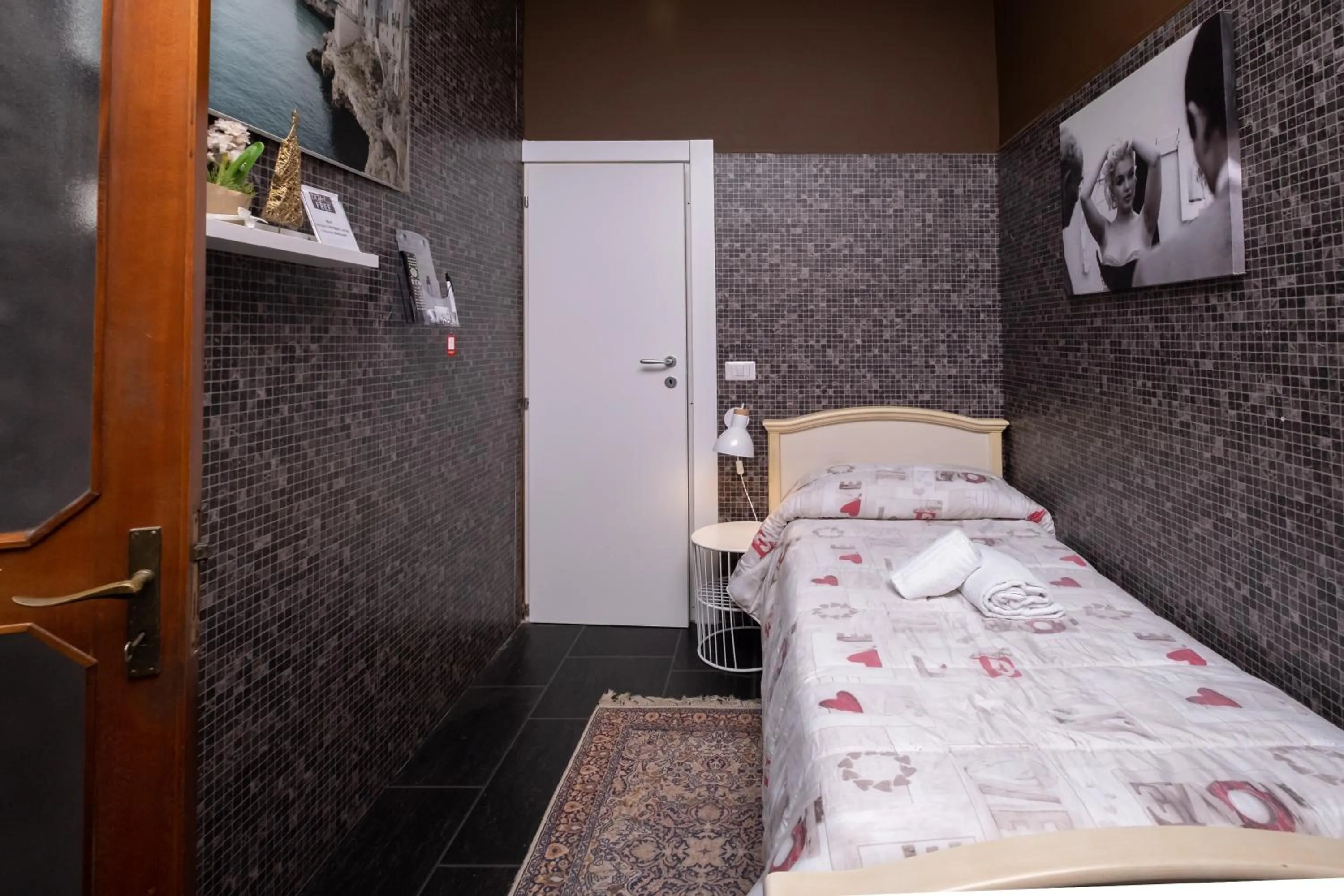 Bedroom, Bed in CconfortHotels R&B Dolci Emozioni