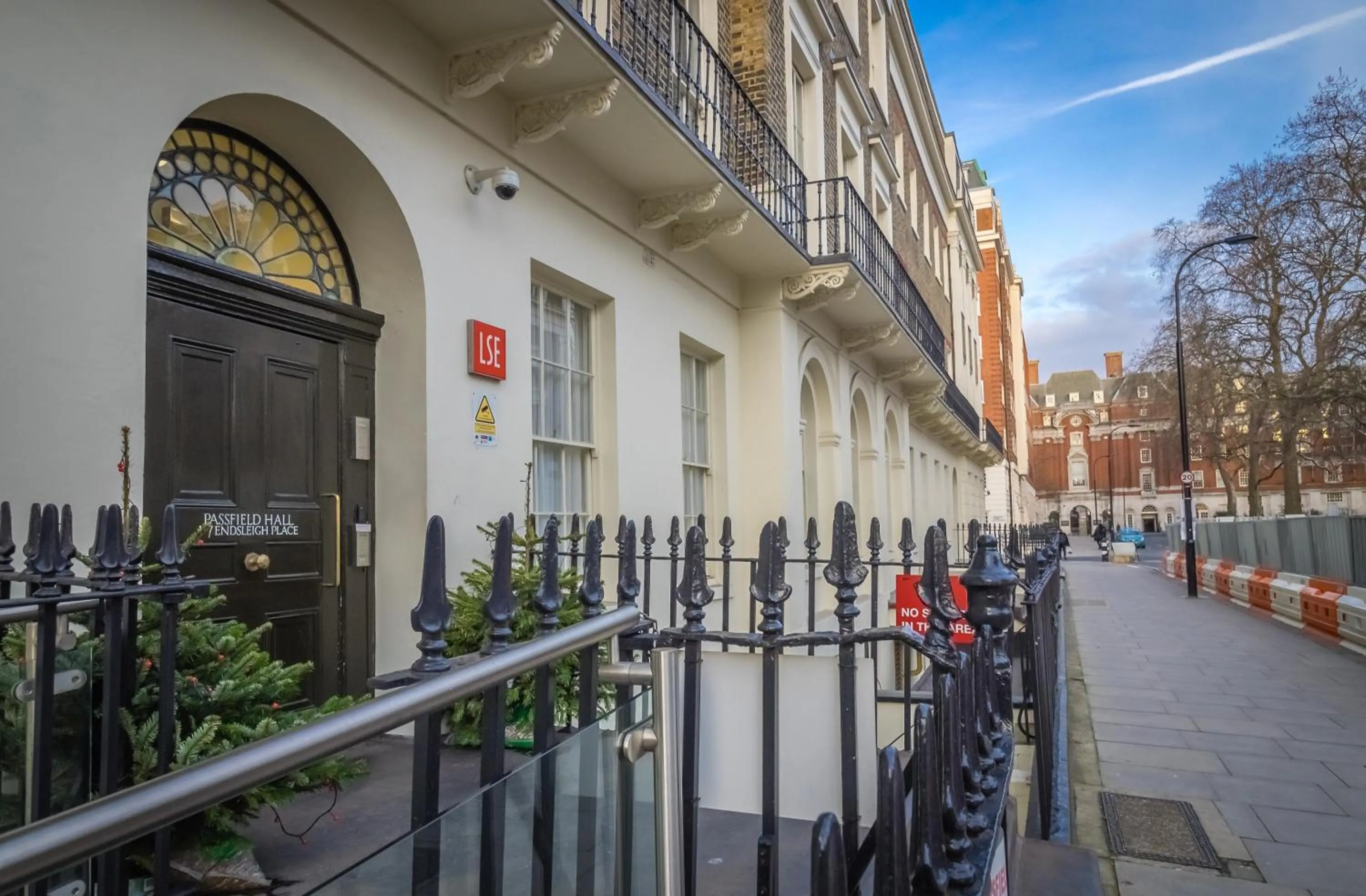 Facade/entrance in LSE Passfield Hall