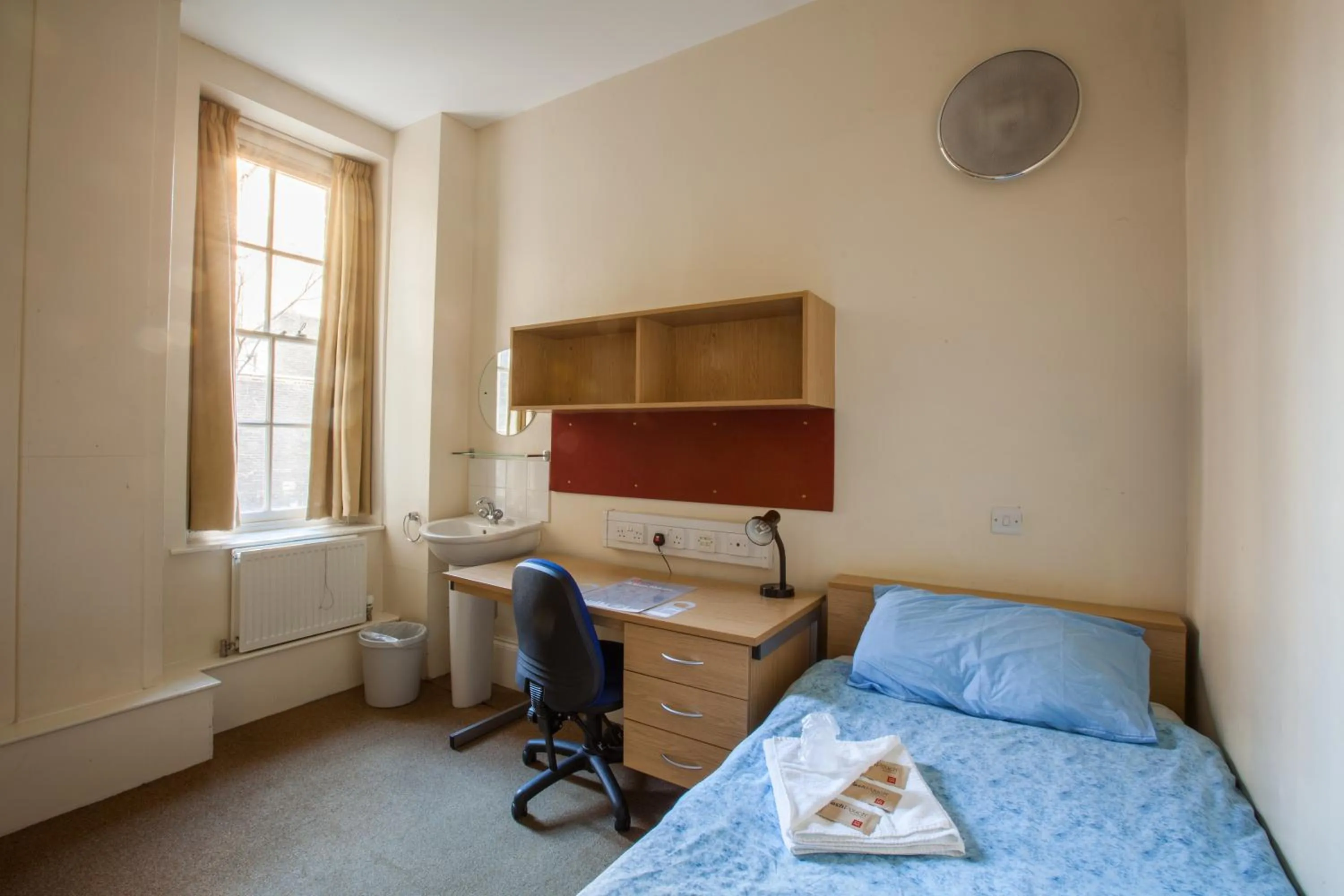 Bed in LSE Passfield Hall