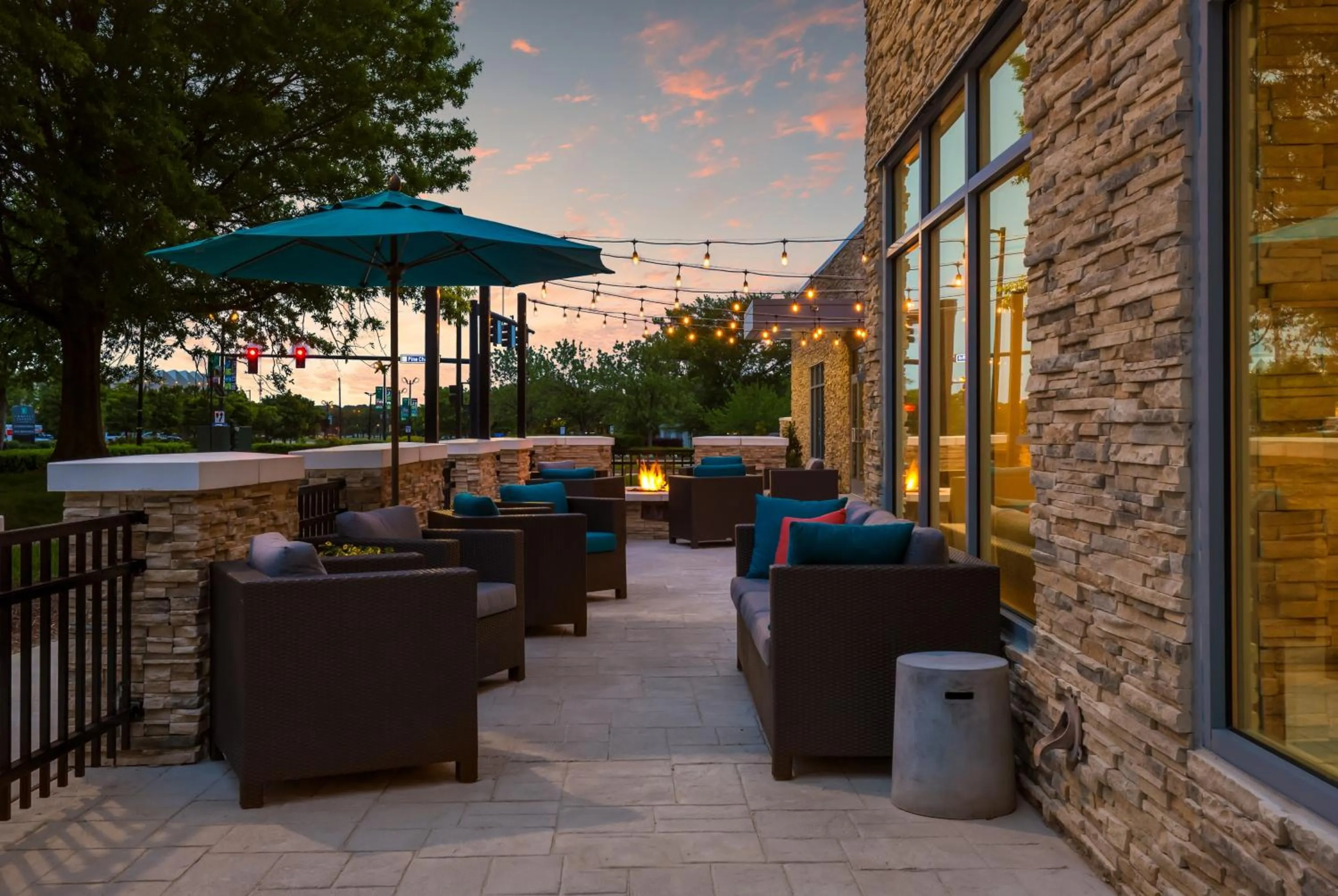 Patio in Hyatt Place Hampton Convention Center