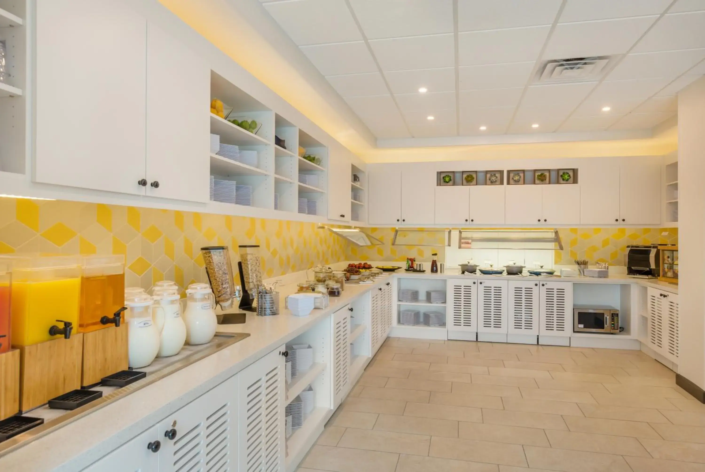 Restaurant/places to eat in Hyatt Place Hampton Convention Center Restaurant/places to eat in Hyatt Place Hampton Convention Center