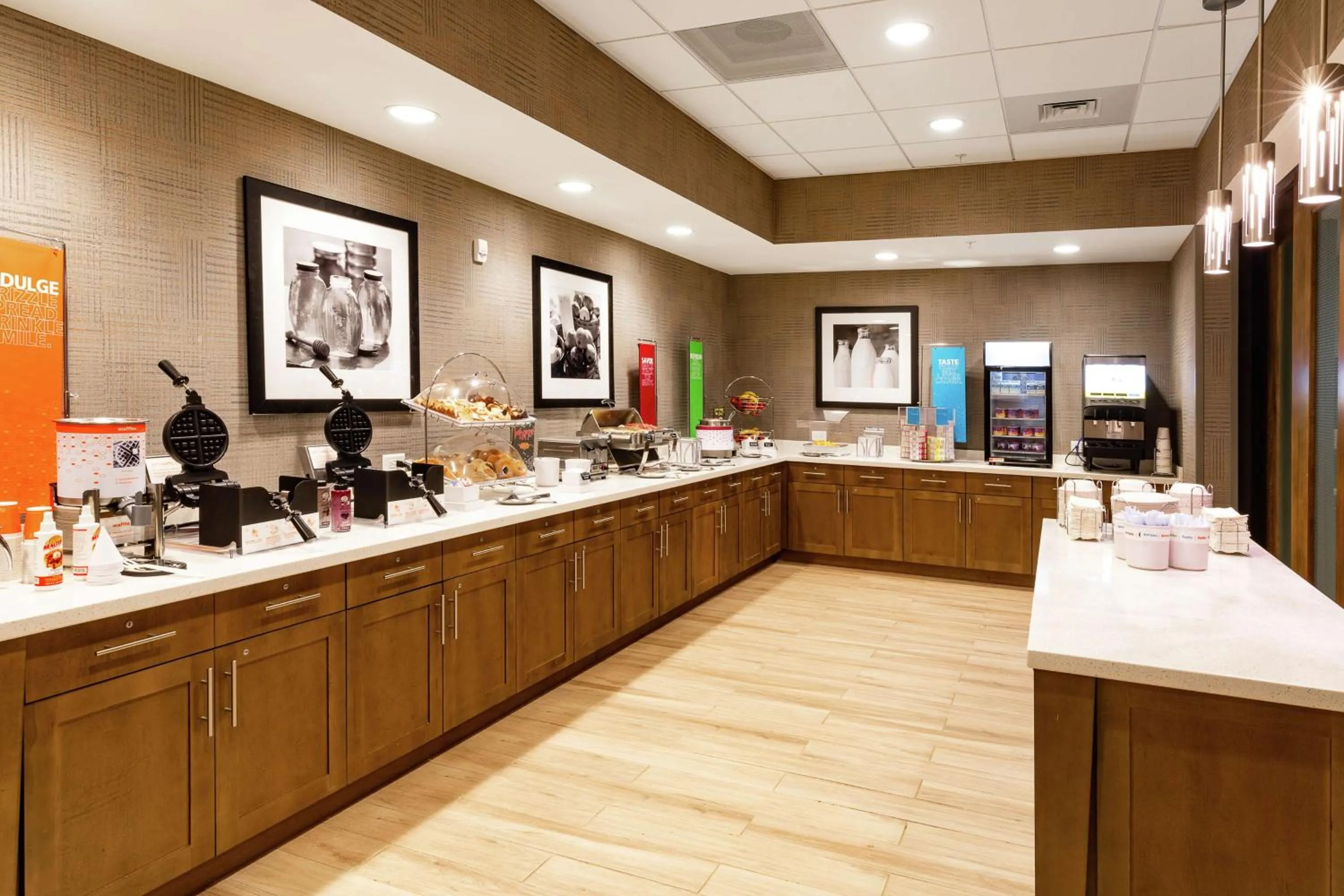 Food and drinks in Hampton Inn & Suites By Hilton-Columbia Killian Road