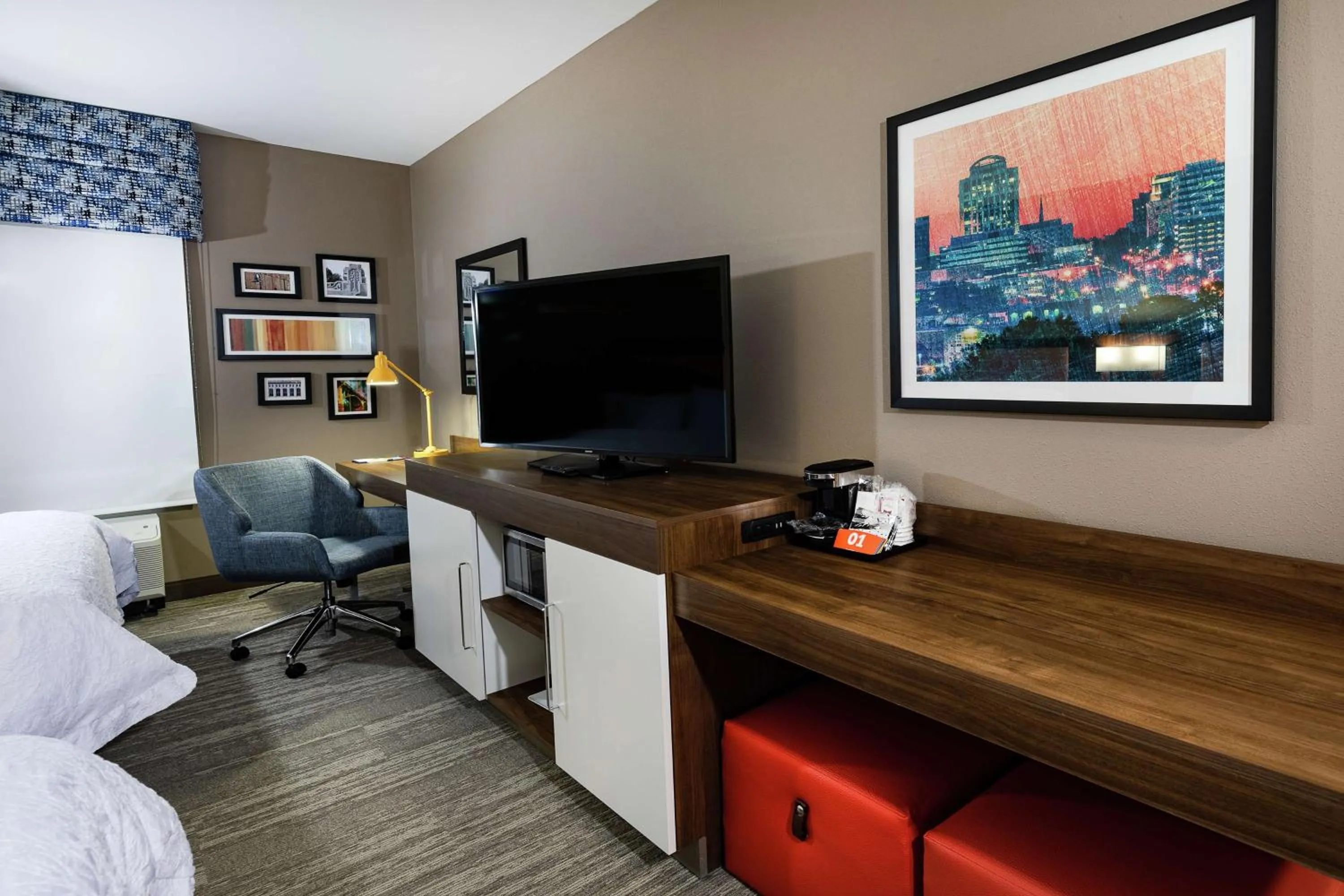 Bedroom in Hampton Inn & Suites By Hilton-Columbia Killian Road