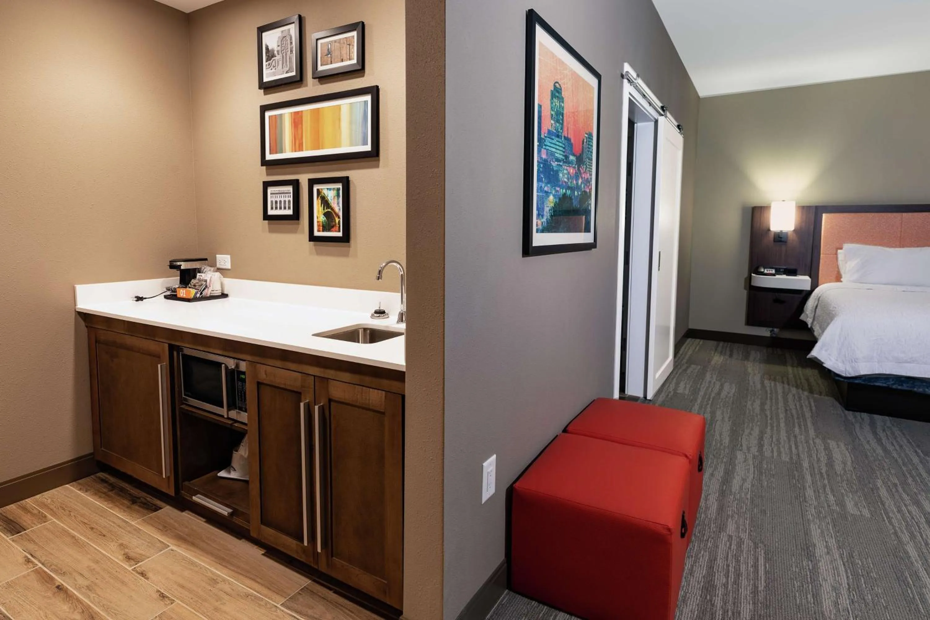 Kitchen or kitchenette, Bed in Hampton Inn & Suites By Hilton-Columbia Killian Road