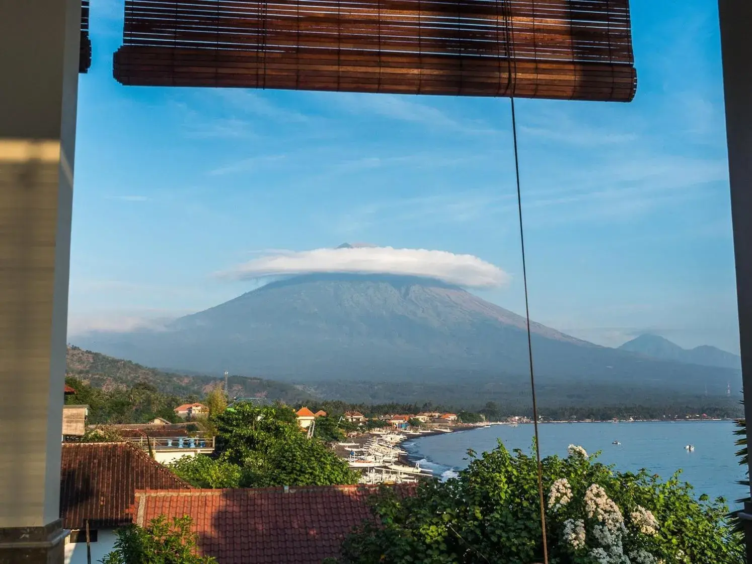 Deluxe Double Room with Balcony and Sea View in Amed Beach Villa Deluxe Double Room with Balcony and Sea View in Amed Beach Villa