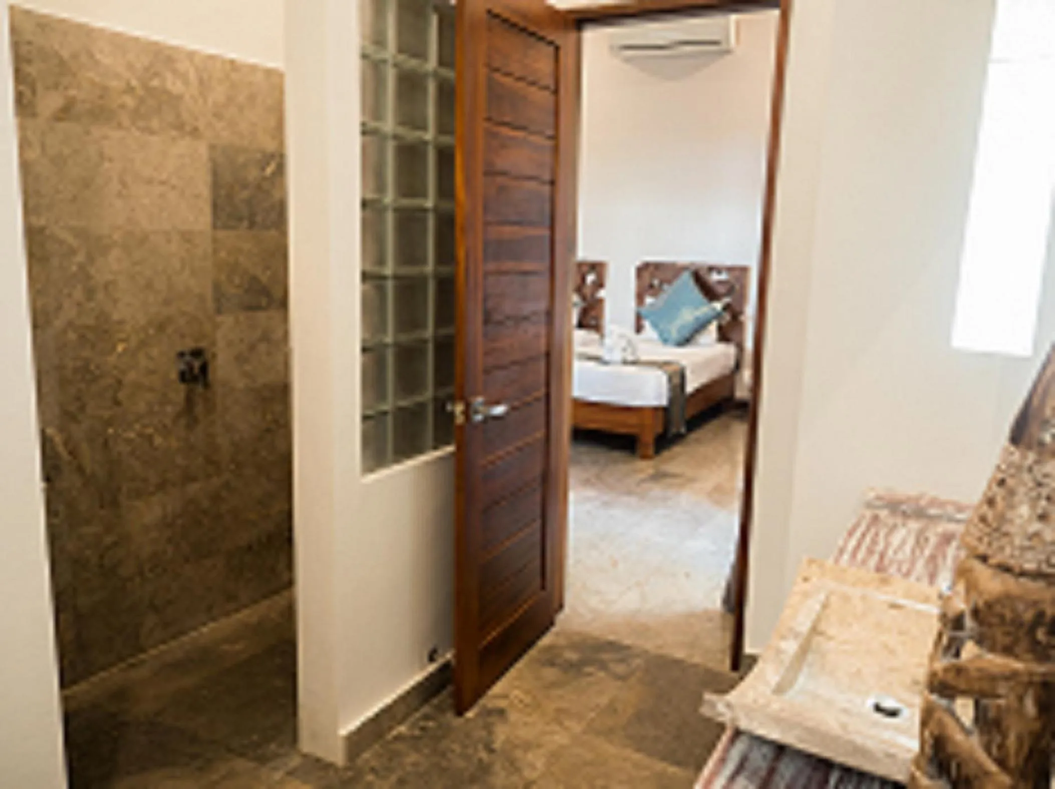 Corner Twin Room in Amed Beach Villa