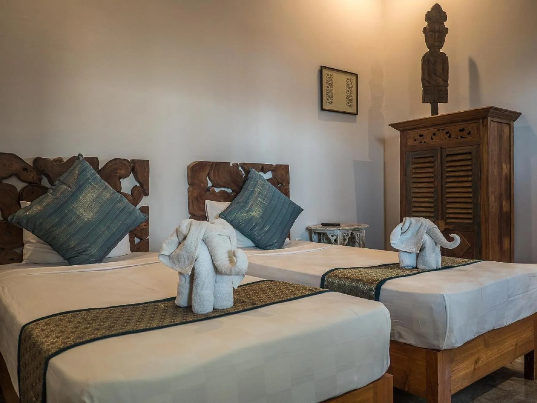 Corner Twin Room in Amed Beach Villa