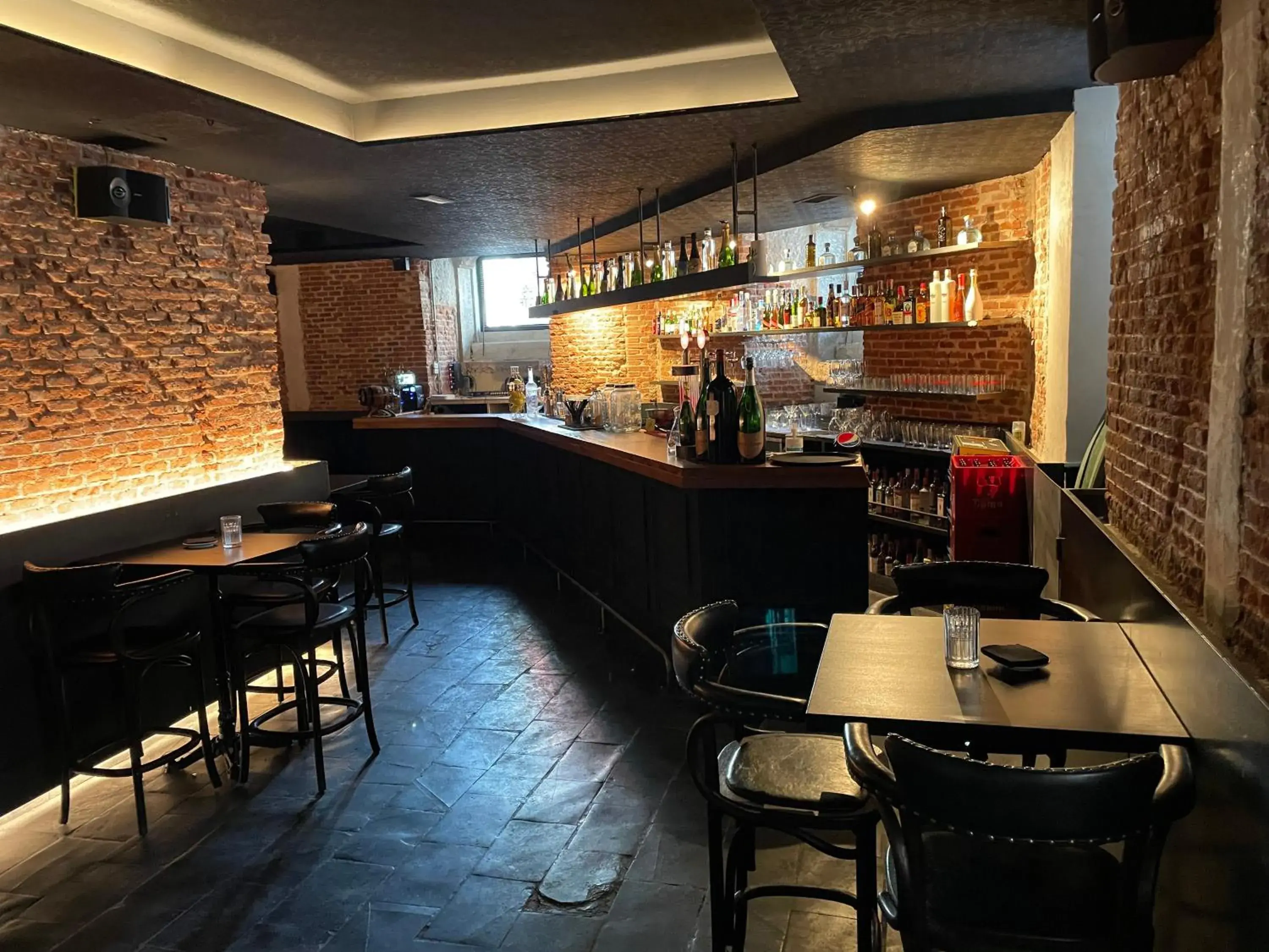 Lounge or bar, Restaurant/Places to Eat in Safestay Madrid