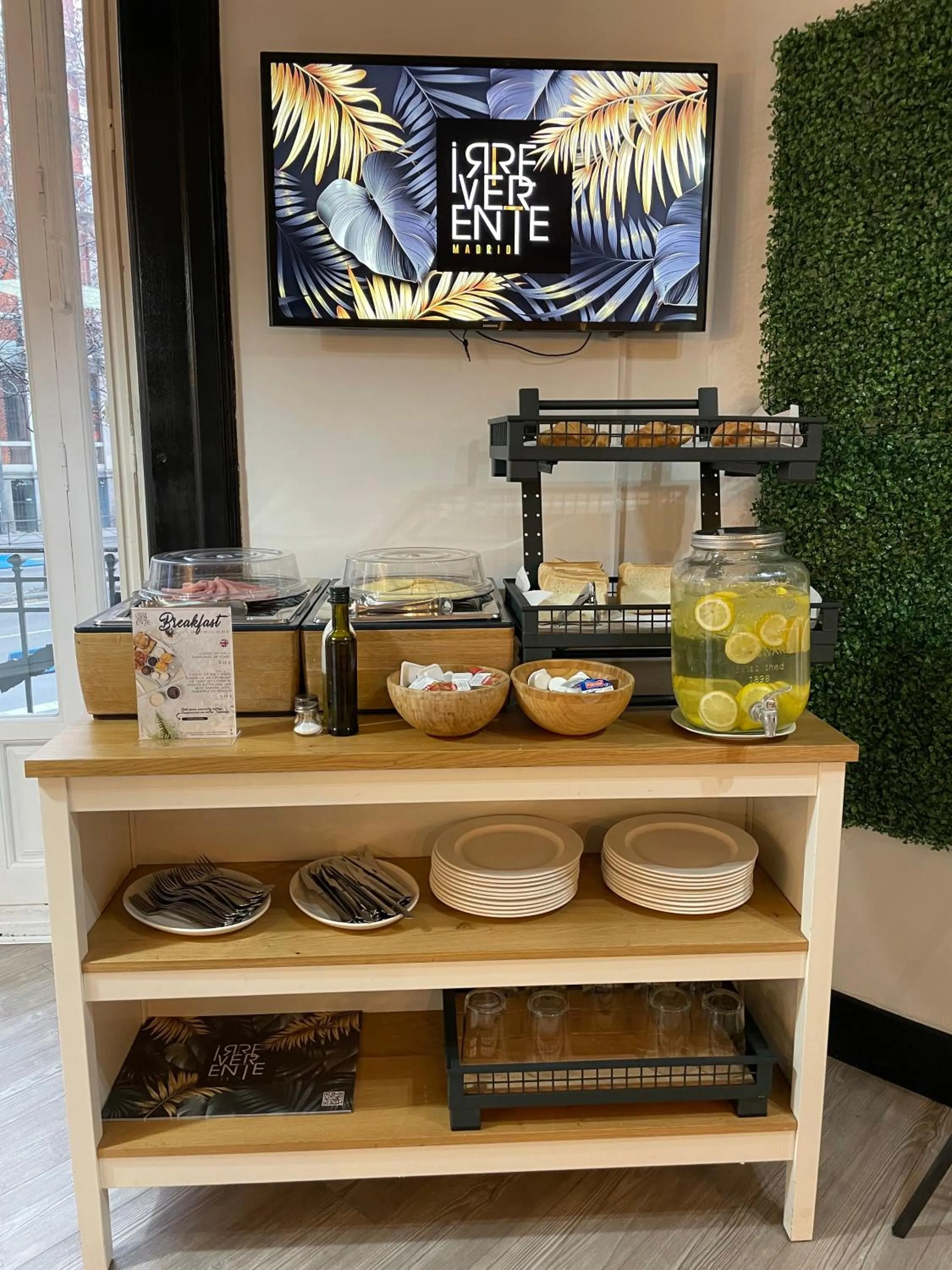 Restaurant/places to eat in Safestay Madrid Central