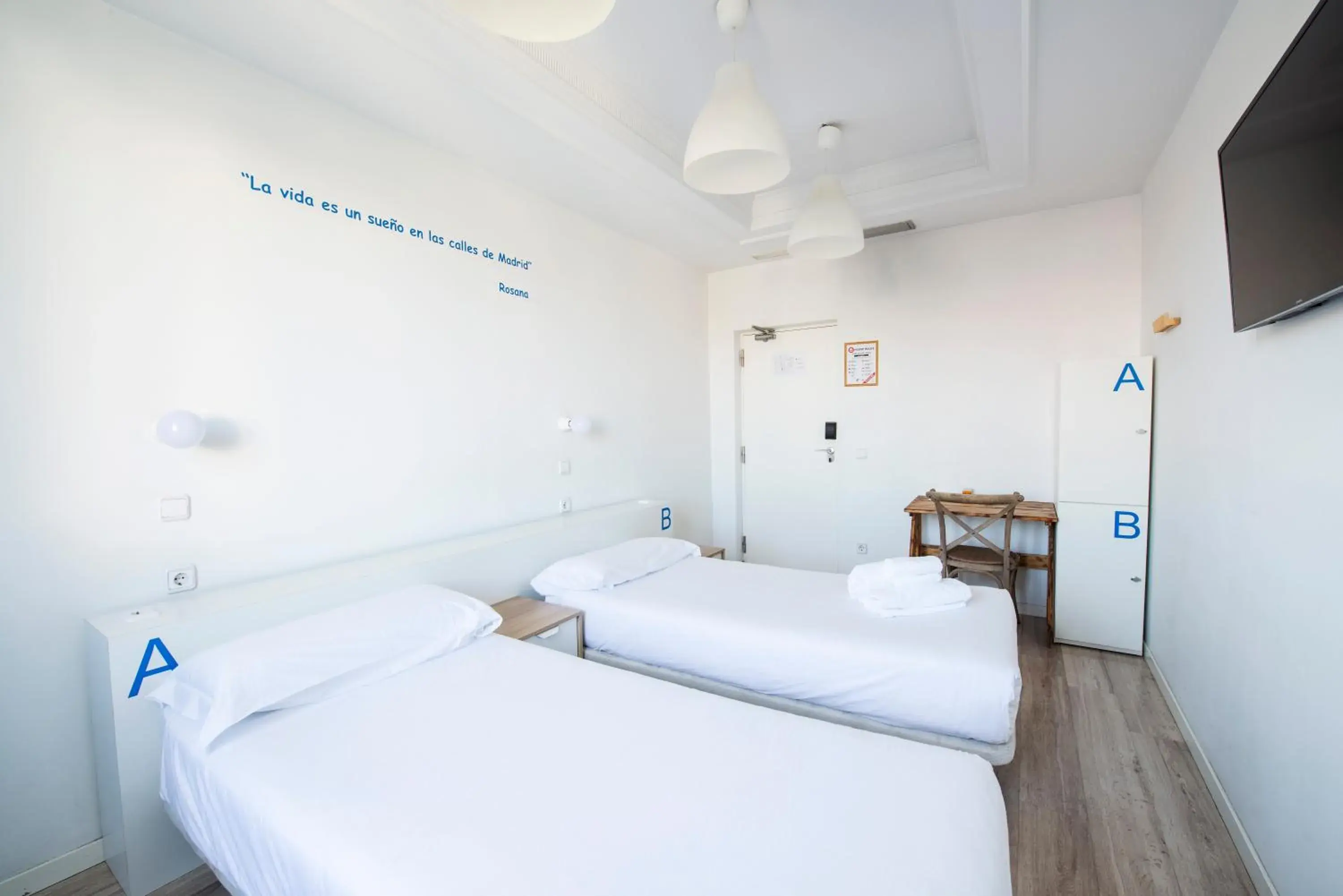 Photo of the whole room, Bed in Safestay Madrid