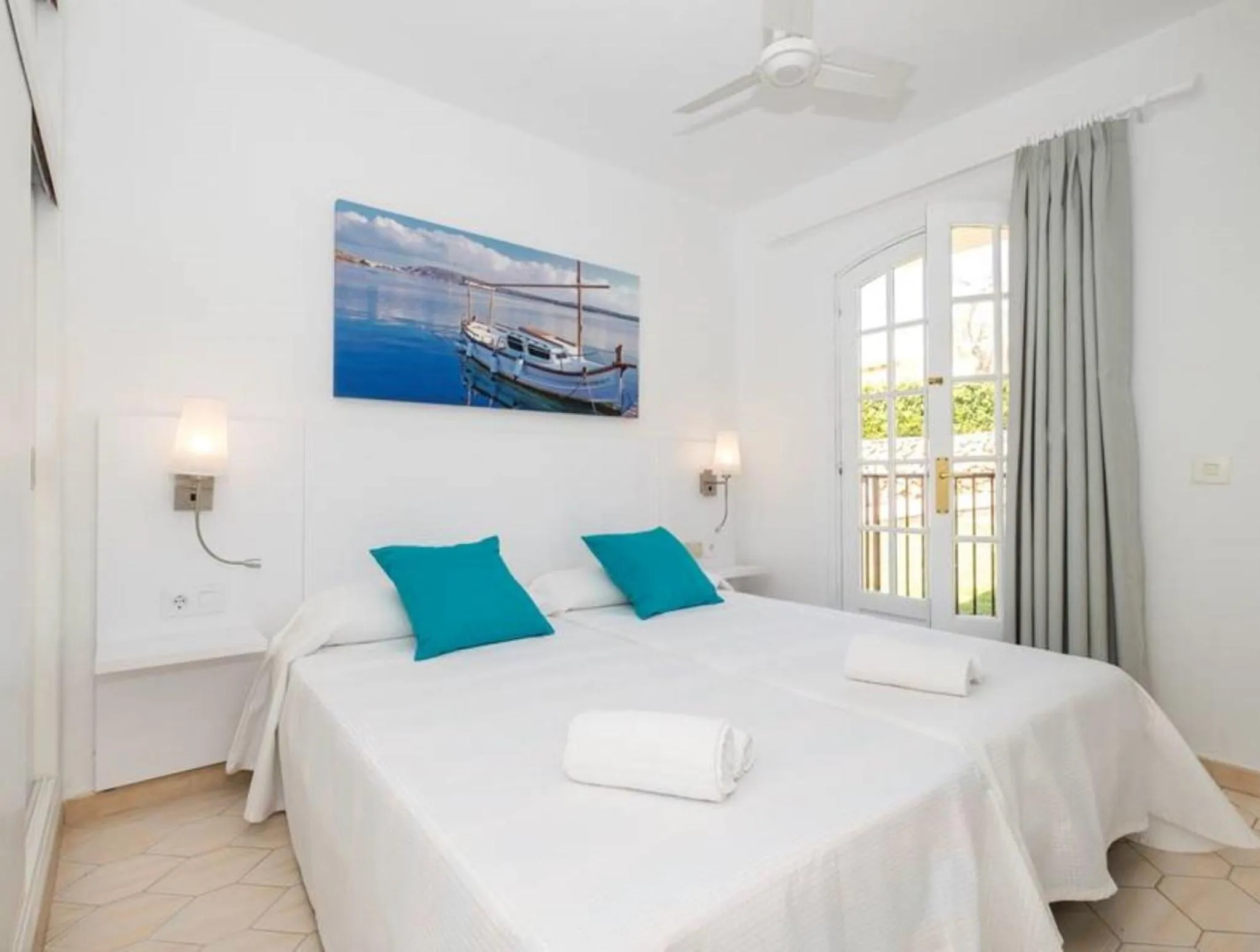 Bedroom, Bed in Girasol Garden Superior 2-d