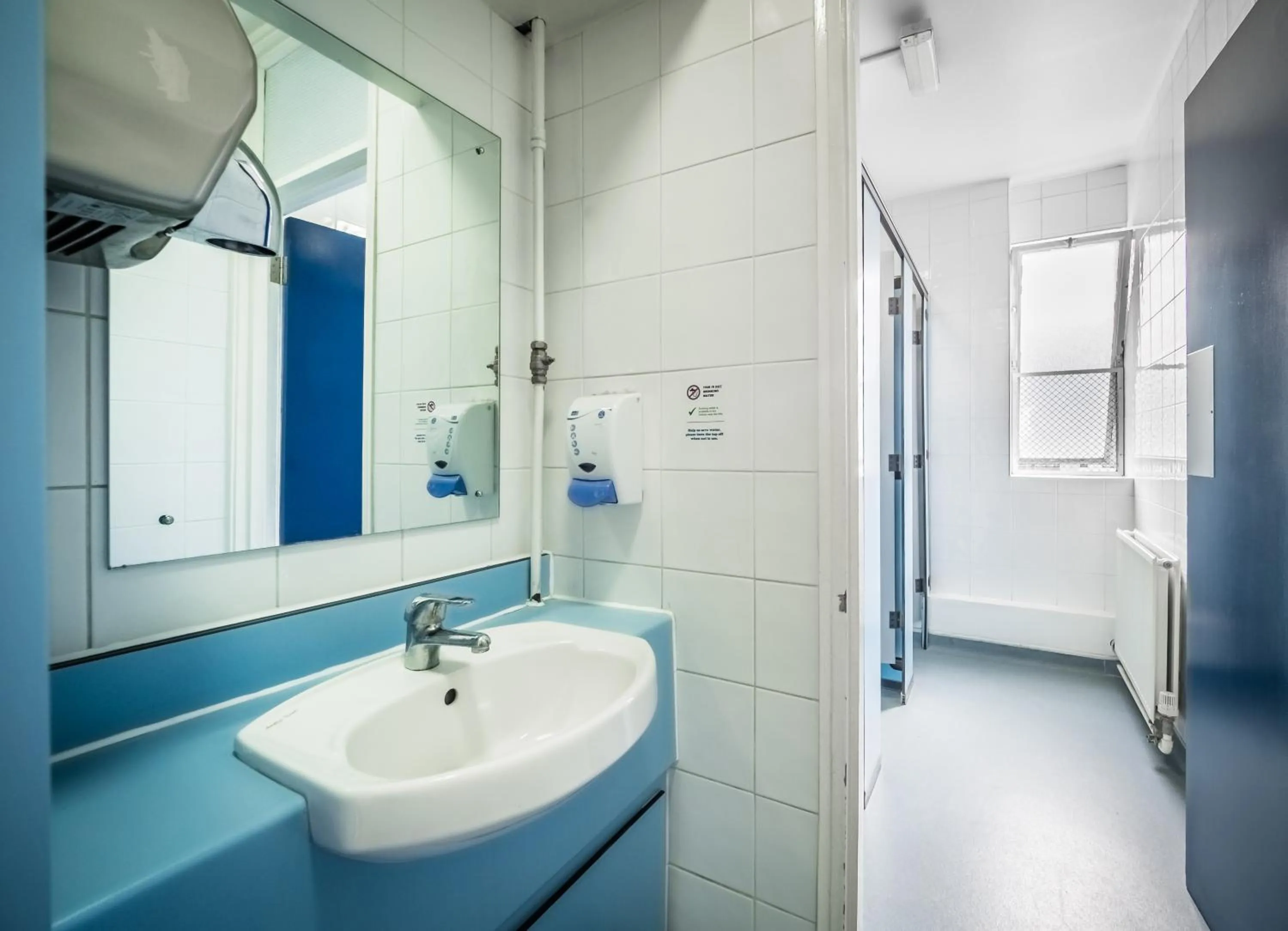 Bathroom in LSE Carr-Saunders Hall