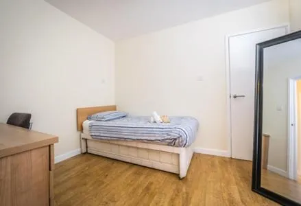 Bed in LSE Carr-Saunders Hall