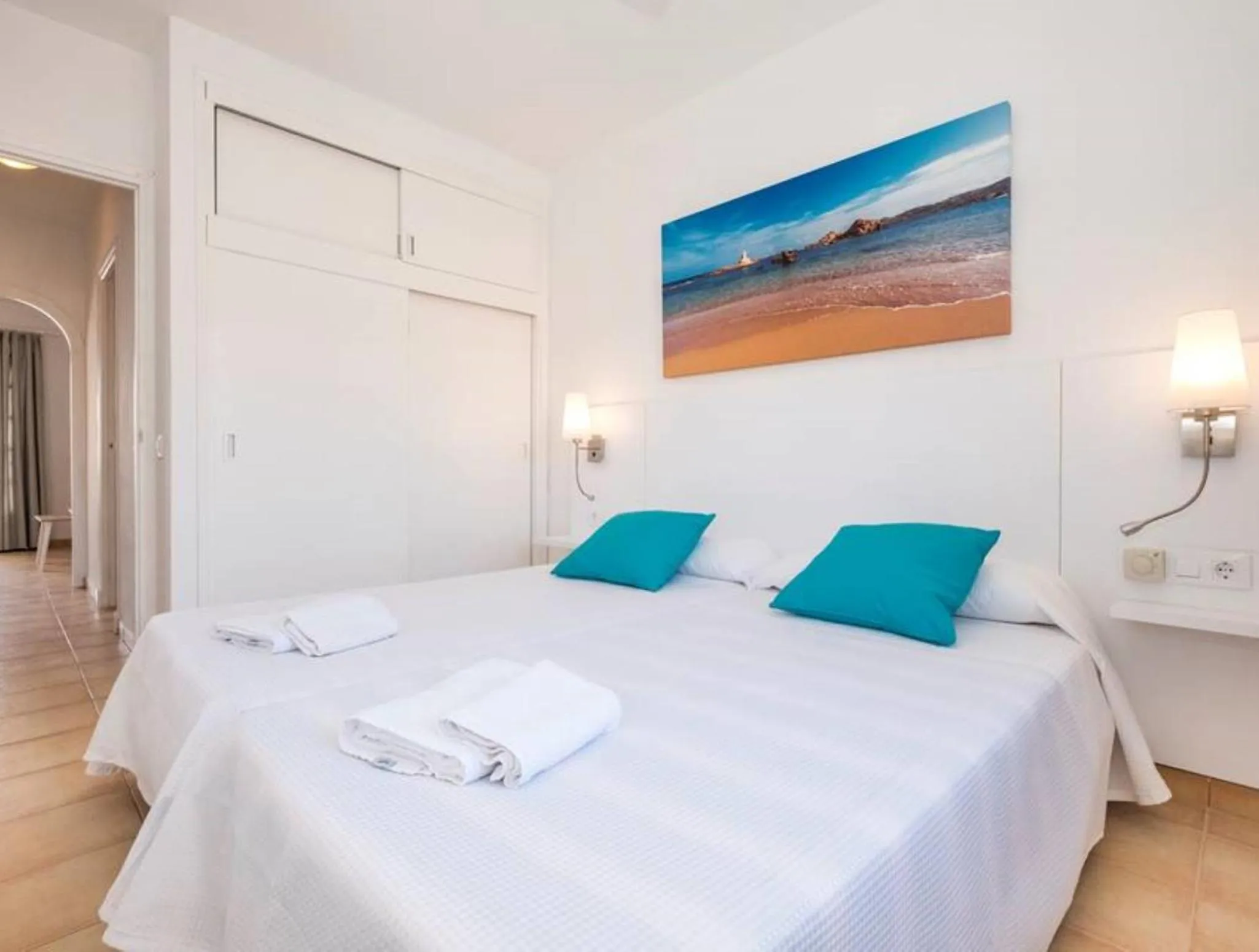 Bedroom, Bed in Girasol Garden Superior 2-a