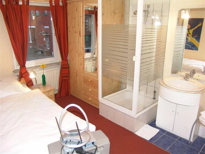 Day, Bed in Deutsches Haus