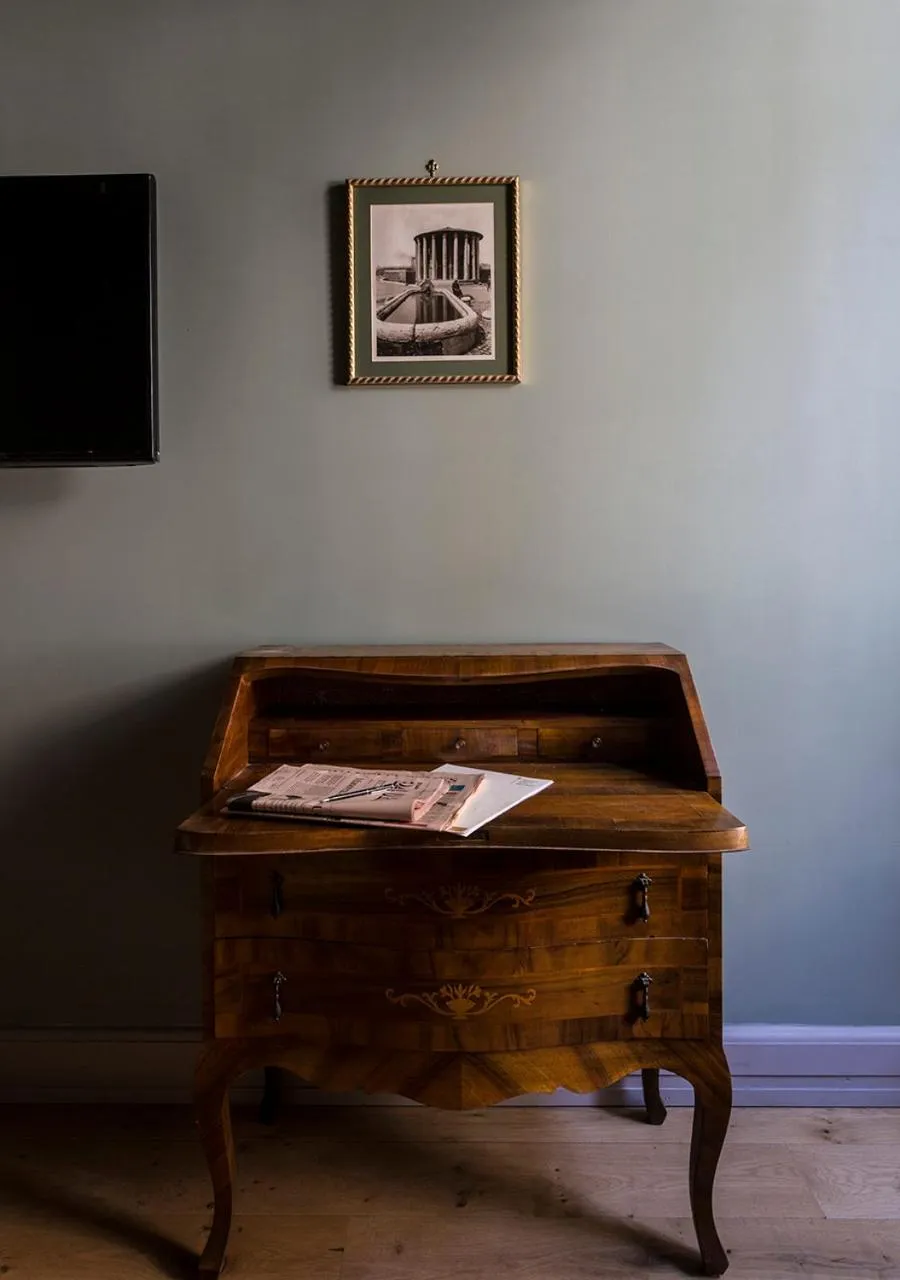 Seating area in Navona Grand Suite
