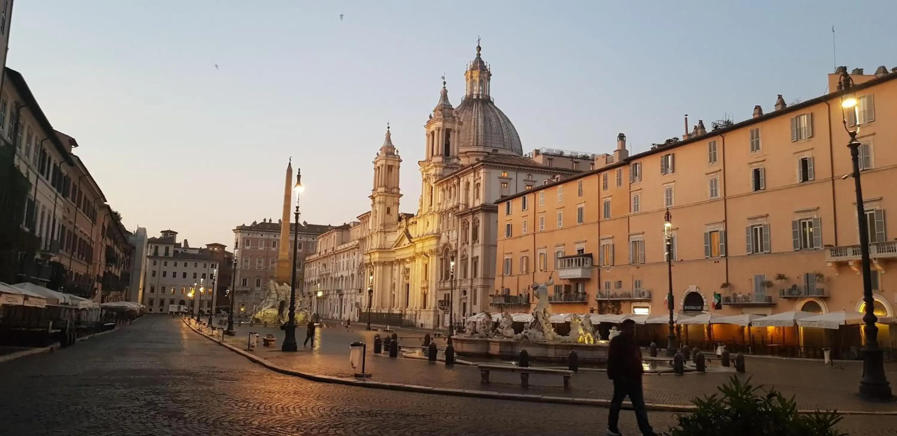 Restaurant/places to eat in Navona Grand Suite Restaurant/places to eat in Navona Grand Suite