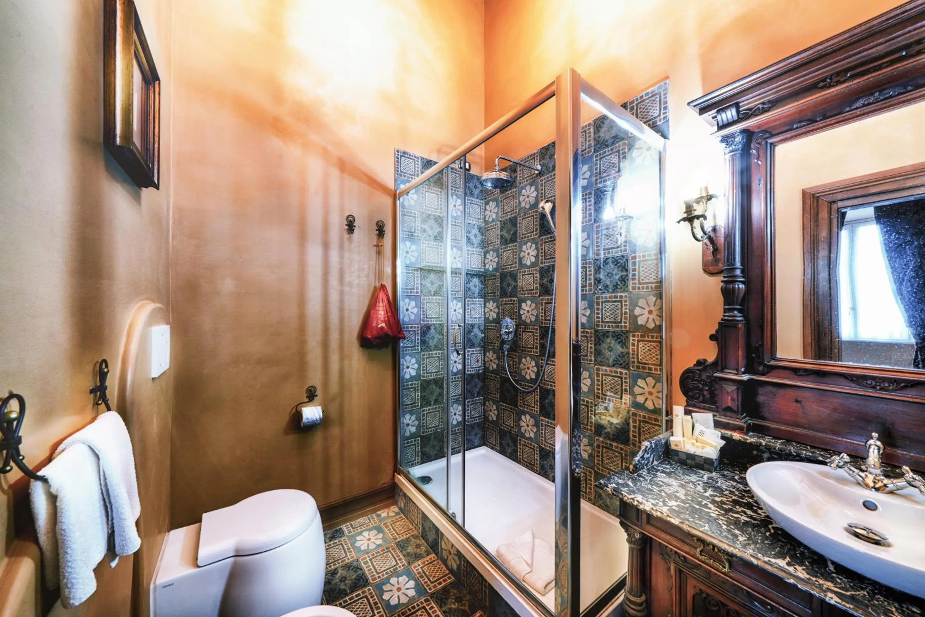 Shower in Navona Grand Suite