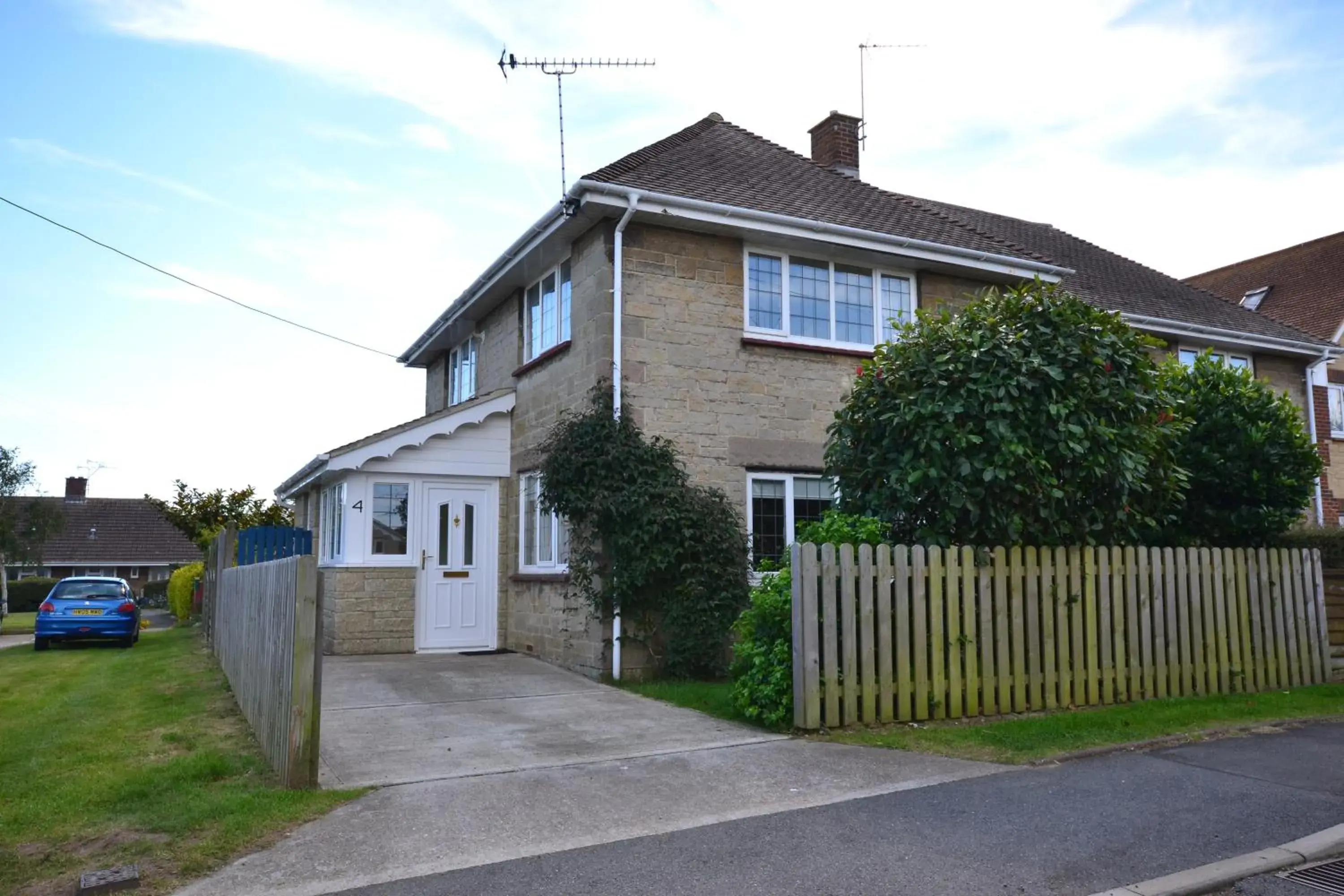 4 Brooks Close 4 Brooks Close