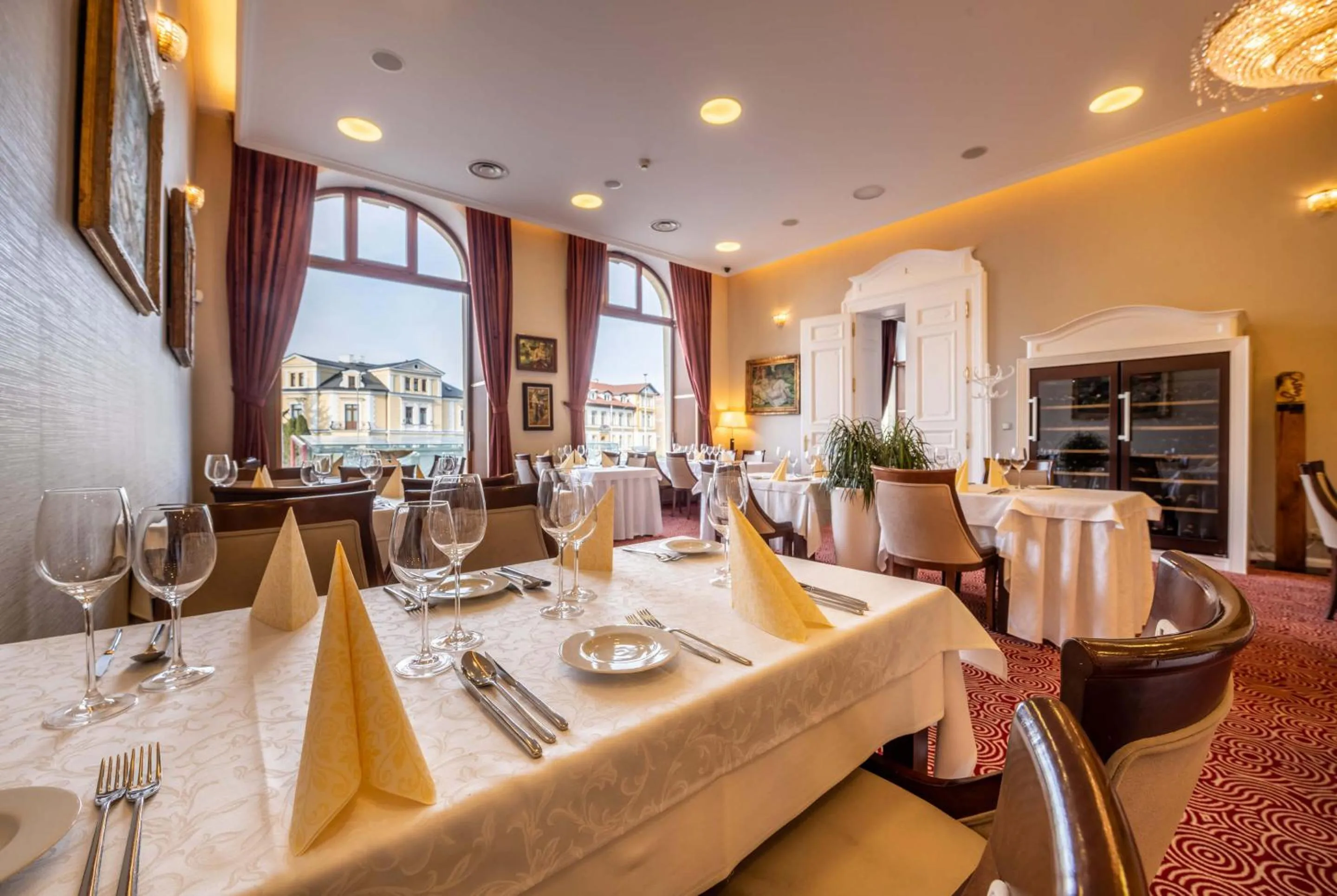 Restaurant/places to eat in Hotel Elizabeth