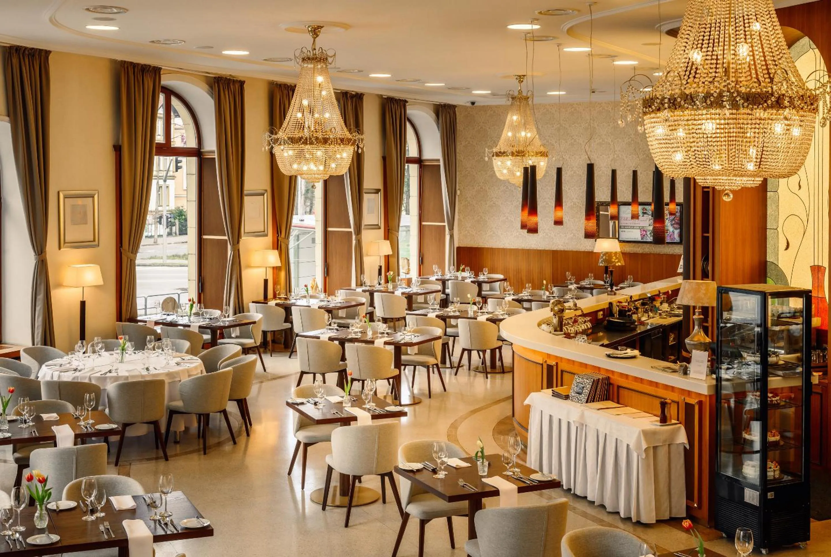 Restaurant/places to eat in Hotel Elizabeth