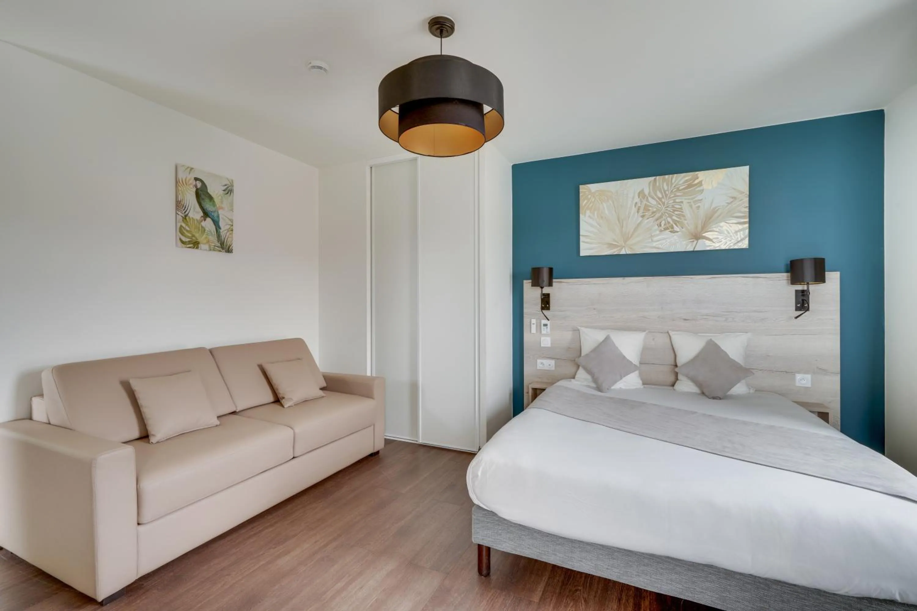 Photo of the whole room, Bed in All Suites Appart Hôtel - Palaiseau - Massy TGV