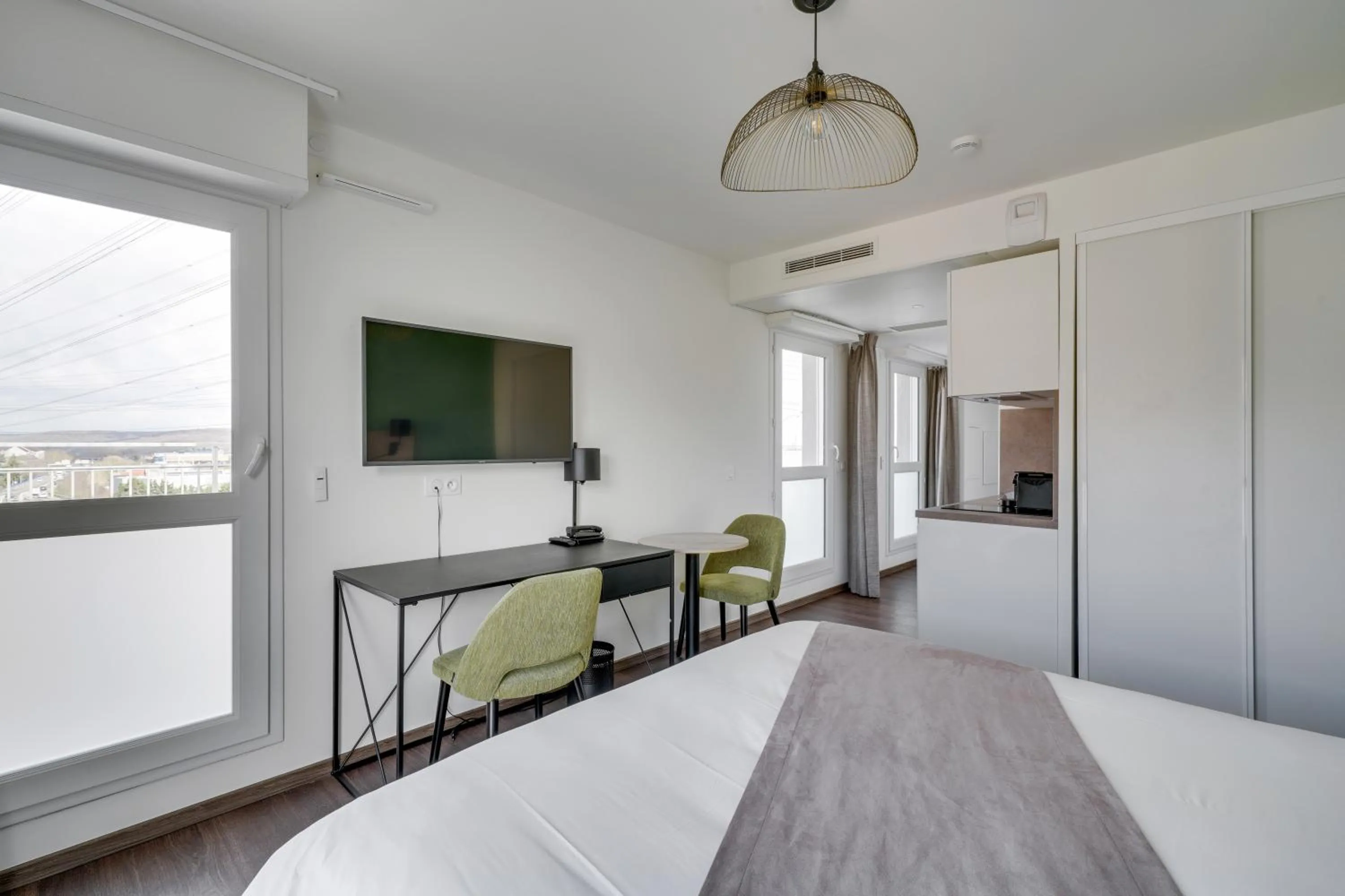 Photo of the whole room, Bed in All Suites Appart Hôtel - Palaiseau - Massy TGV