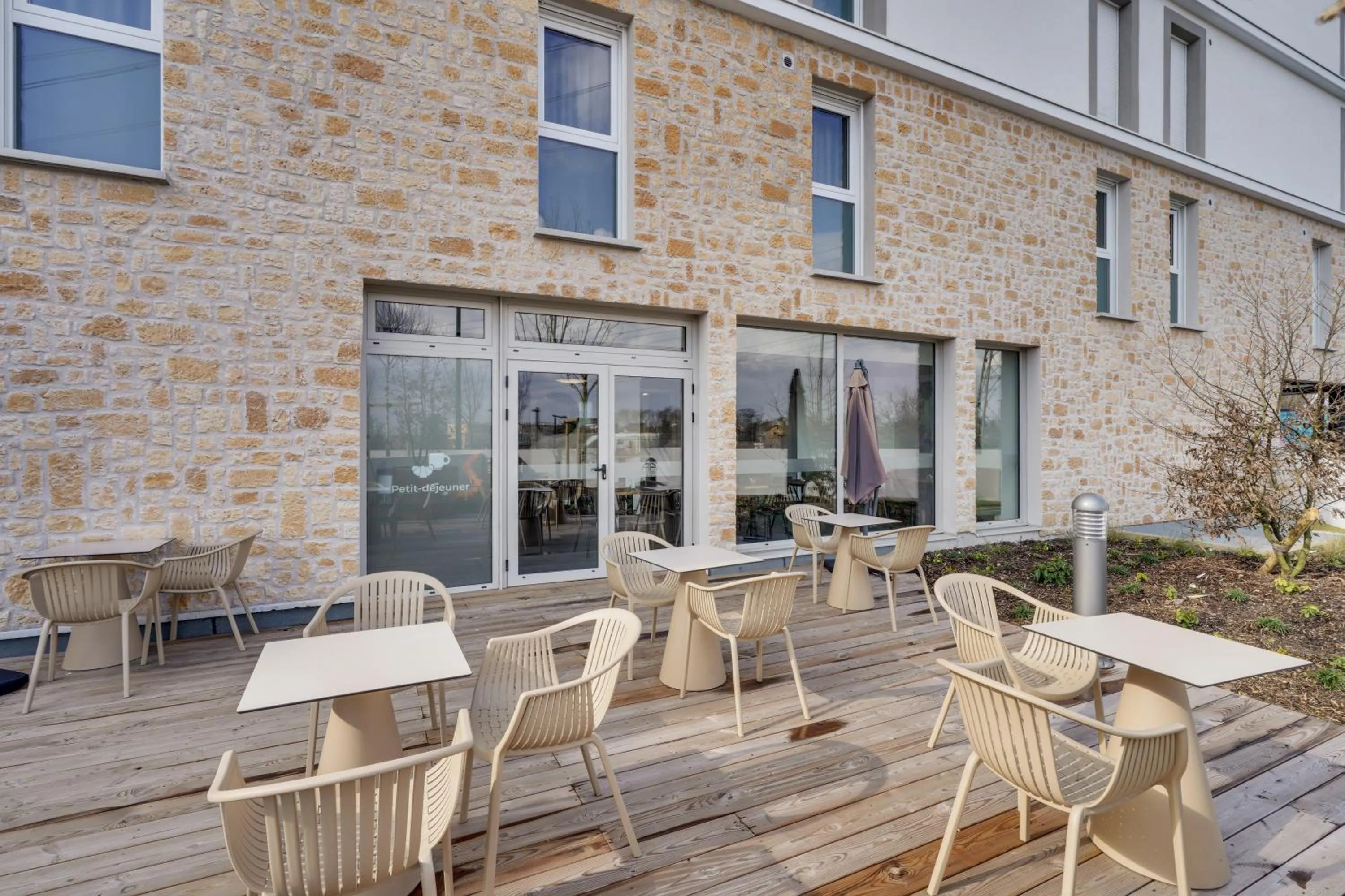 Property building in All Suites Appart Hôtel - Palaiseau - Massy TGV