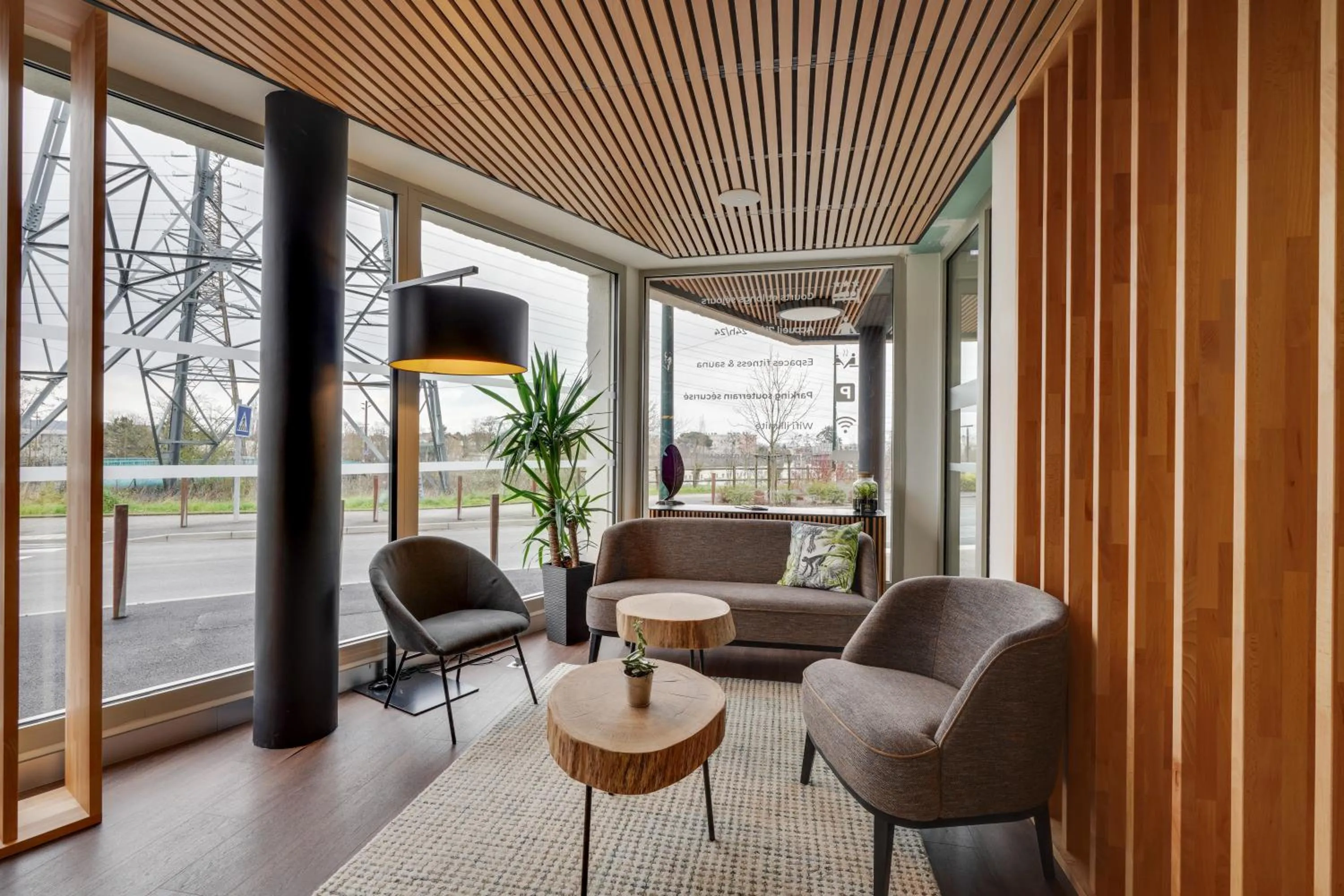 Lounge or bar in All Suites Appart Hôtel - Palaiseau - Massy TGV