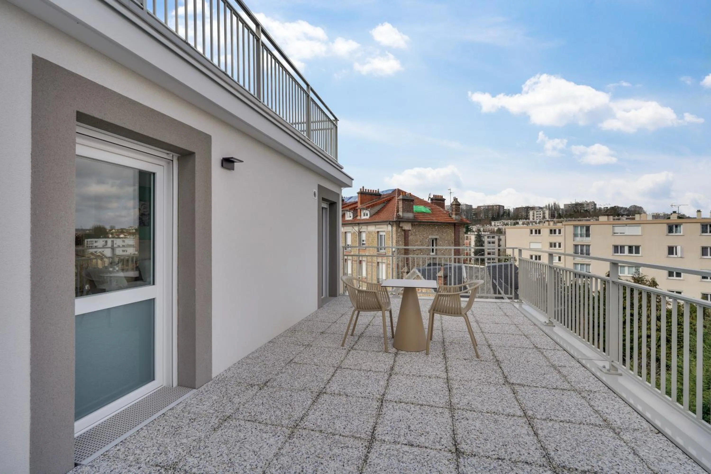 Balcony/Terrace in All Suites Appart Hôtel - Palaiseau - Massy TGV