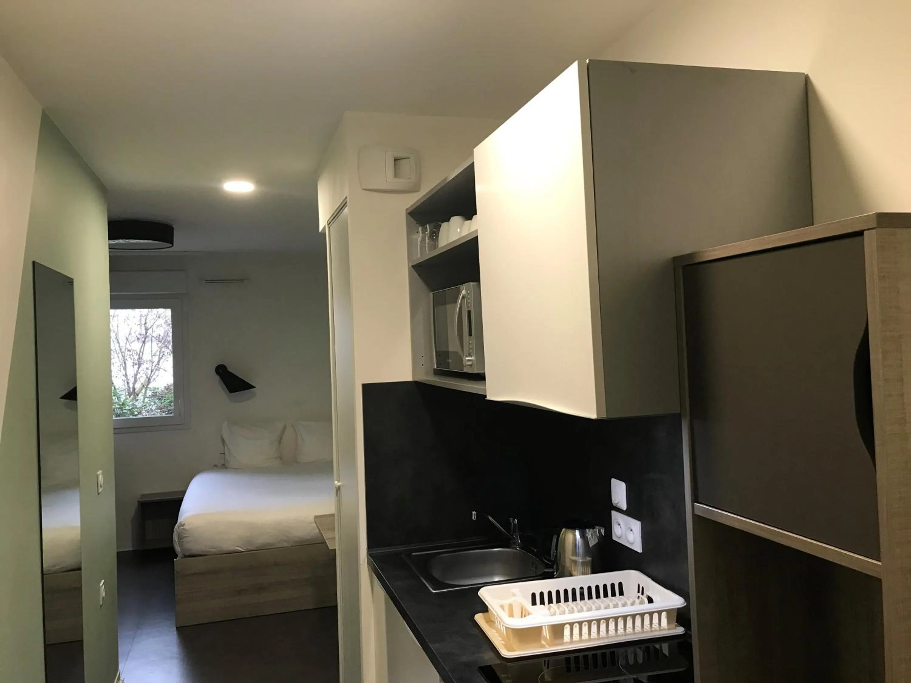 Photo of the whole room, Bed in All Suites Appart Hôtel - Palaiseau - Massy TGV