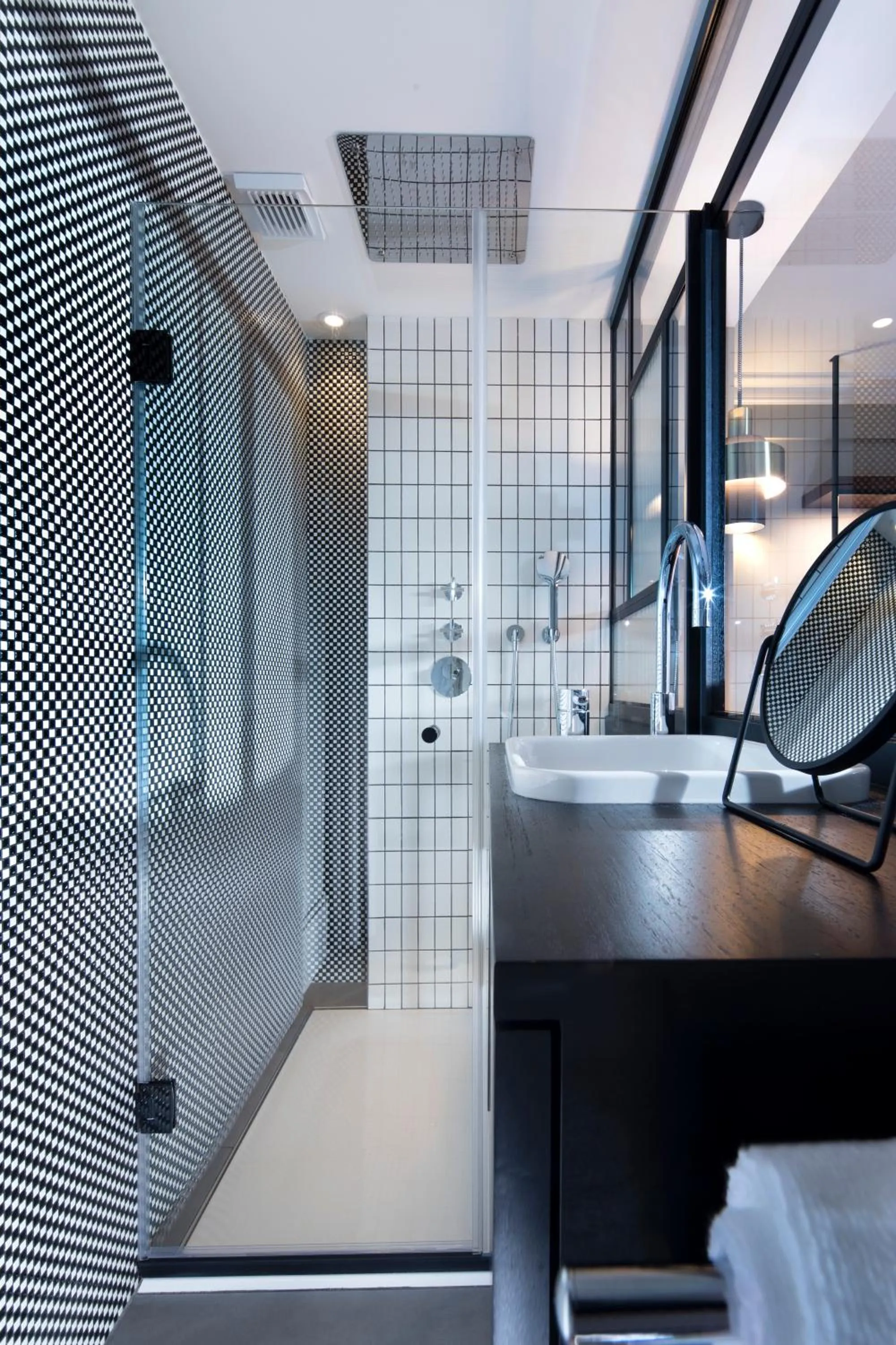Shower in Maison ELLE Paris