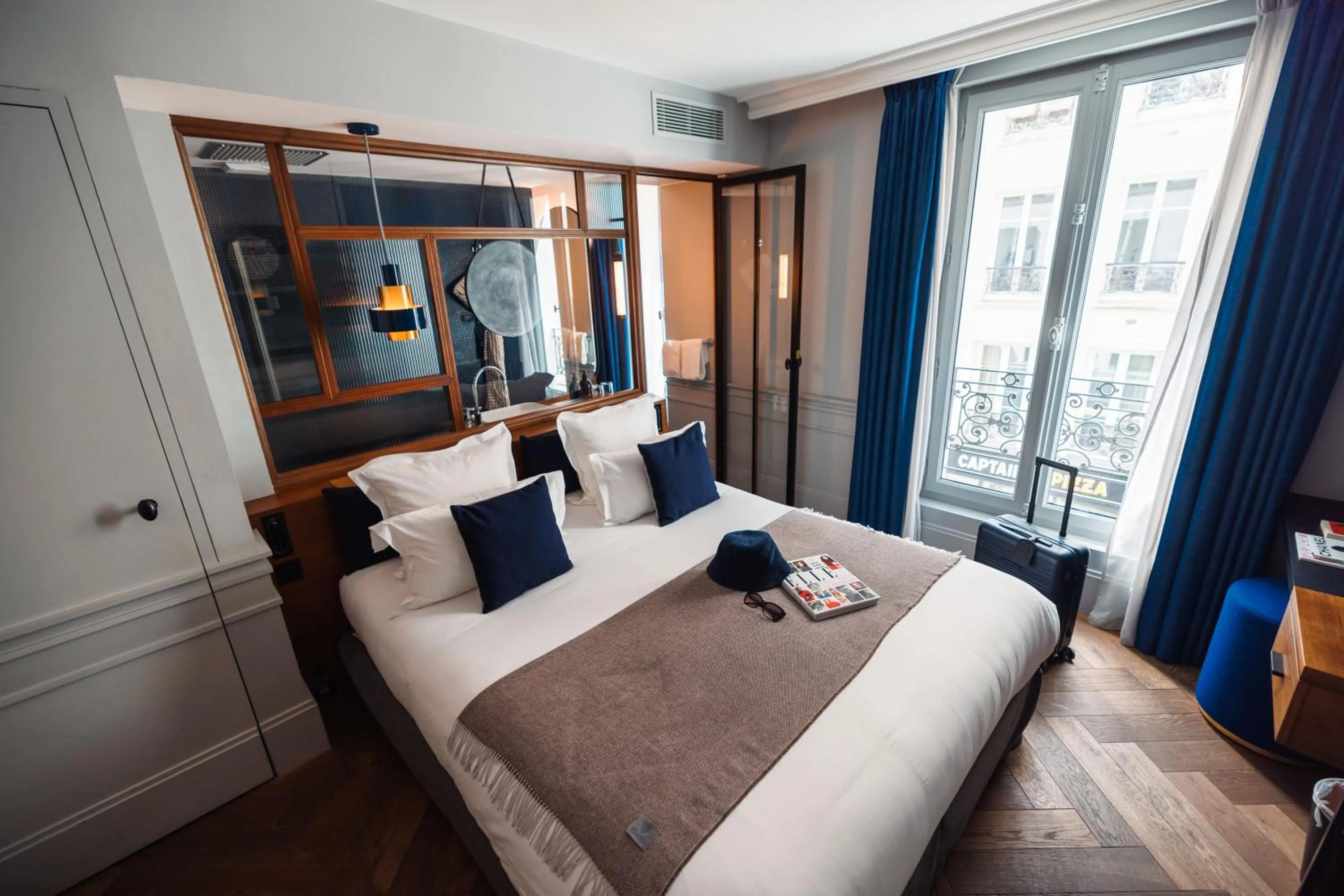 Bed in Maison ELLE Paris