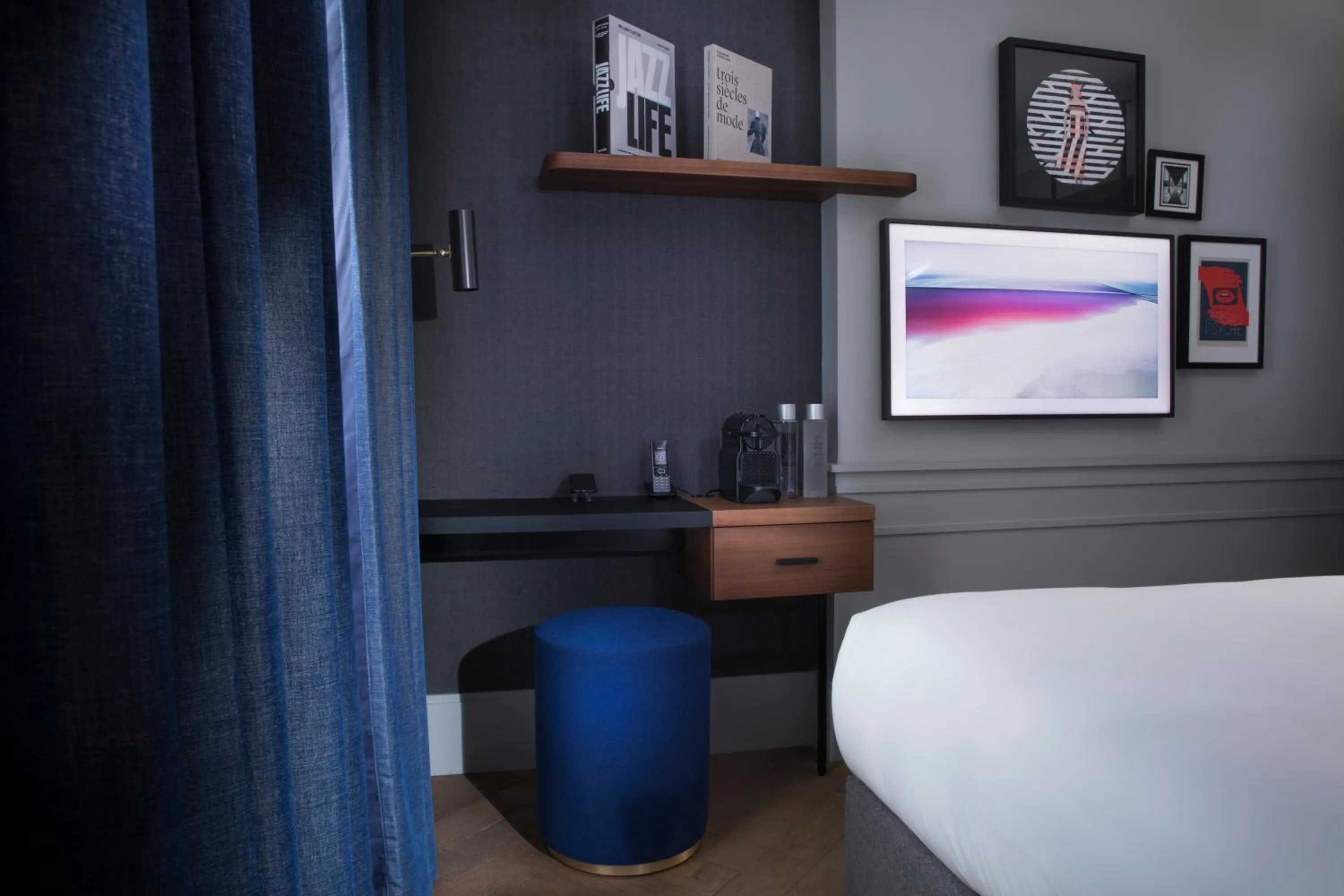 Bed in Hotel Flanelles Paris