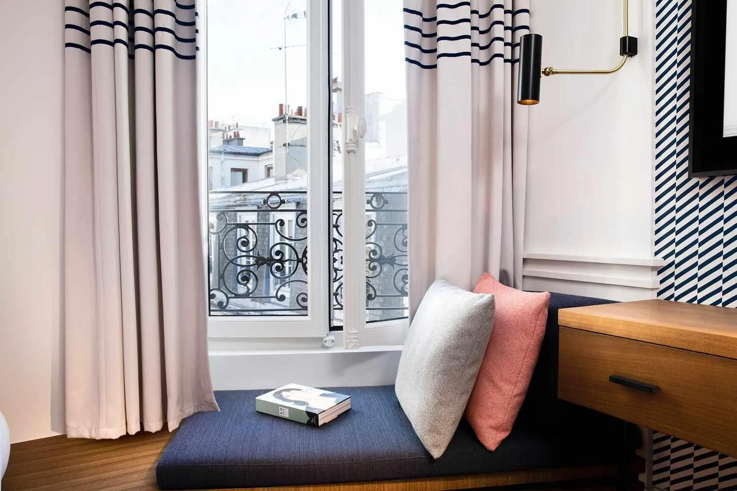 Bedroom in Hotel Flanelles Paris