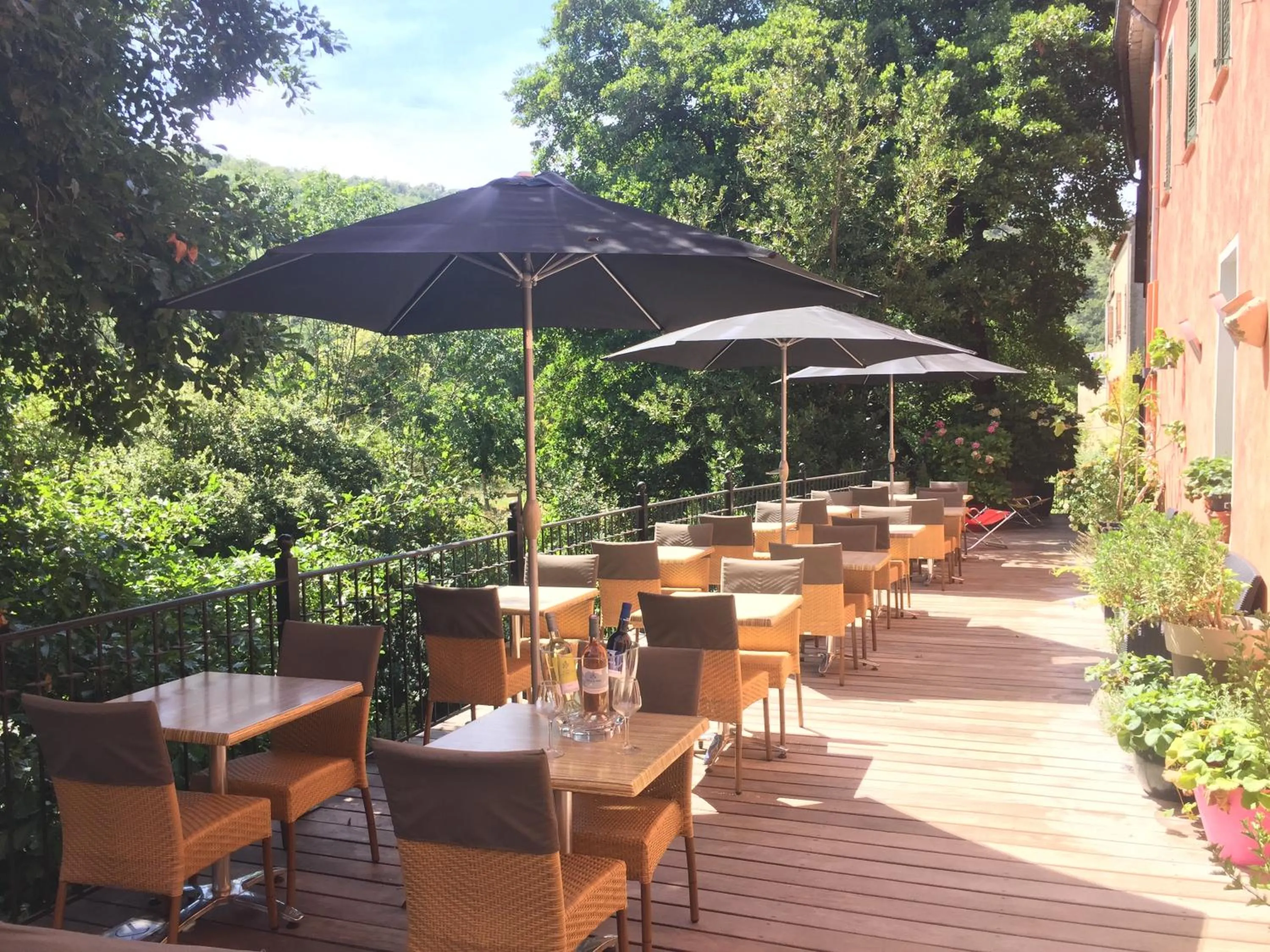Patio in Hôtel Restaurant Notre Dame