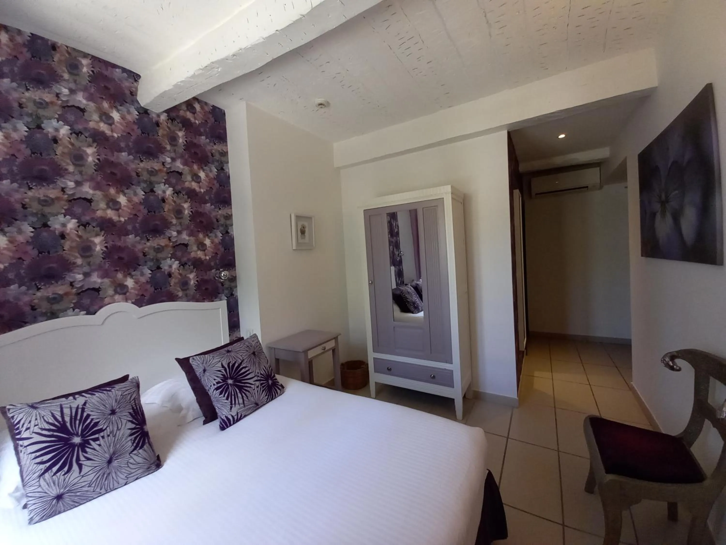 Photo of the whole room, Bed in Hôtel Restaurant Notre Dame