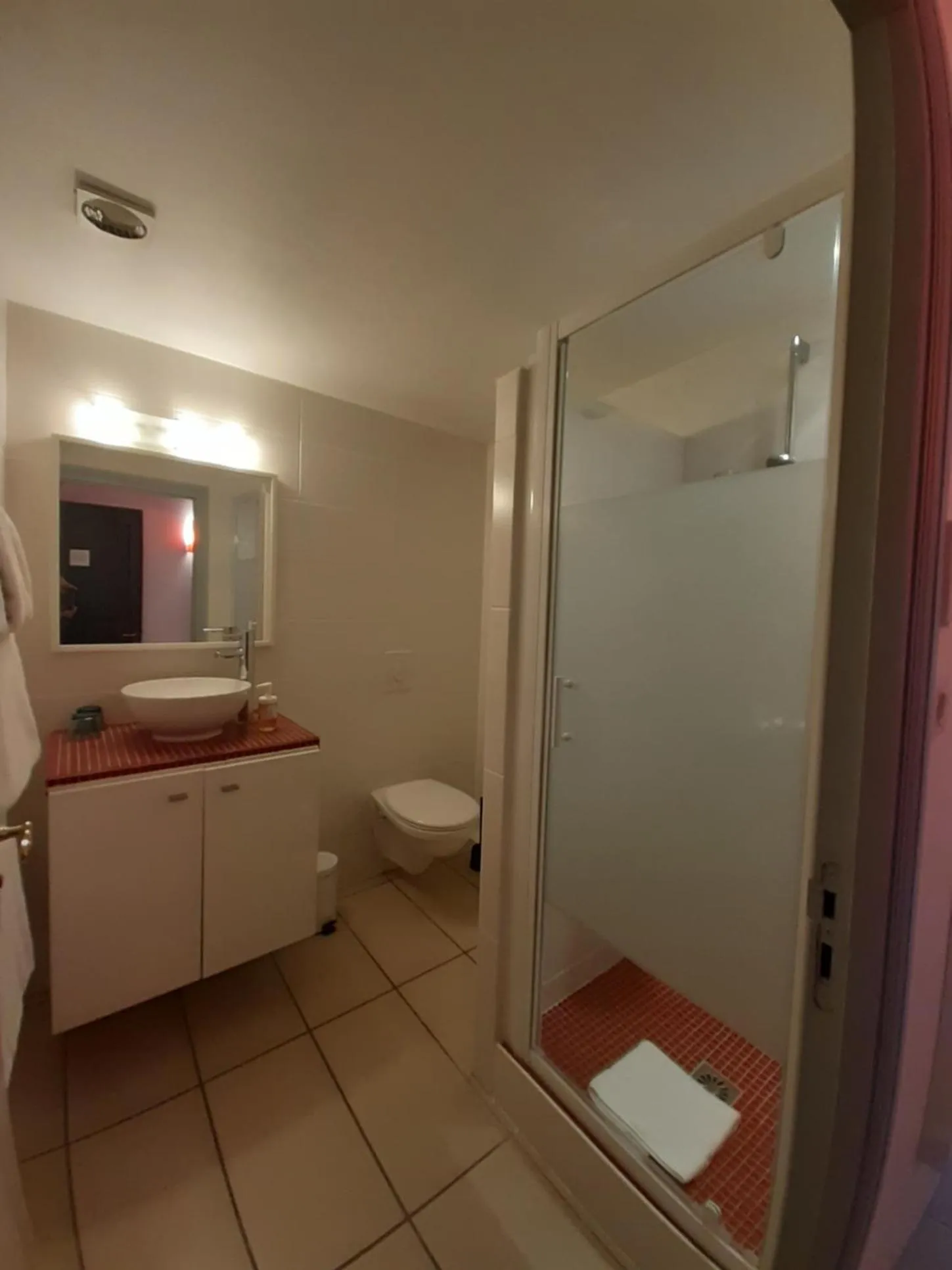 Bathroom in Hôtel Restaurant Notre Dame