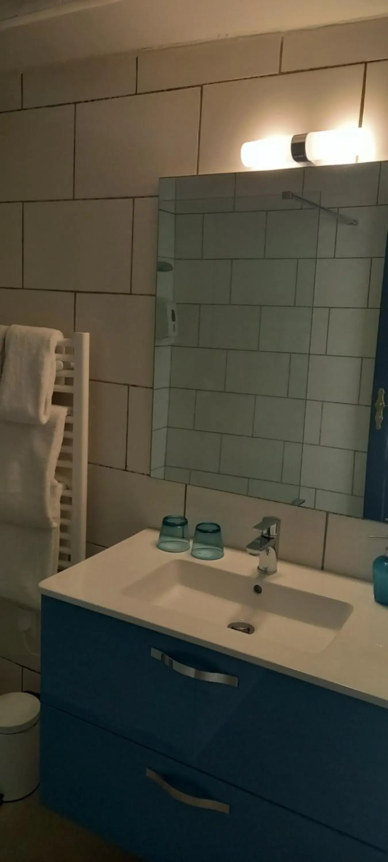 Chambre double bohême mansardée supérieure in Hôtel Restaurant Notre Dame Chambre double bohême mansardée supérieure in Hôtel Restaurant Notre Dame