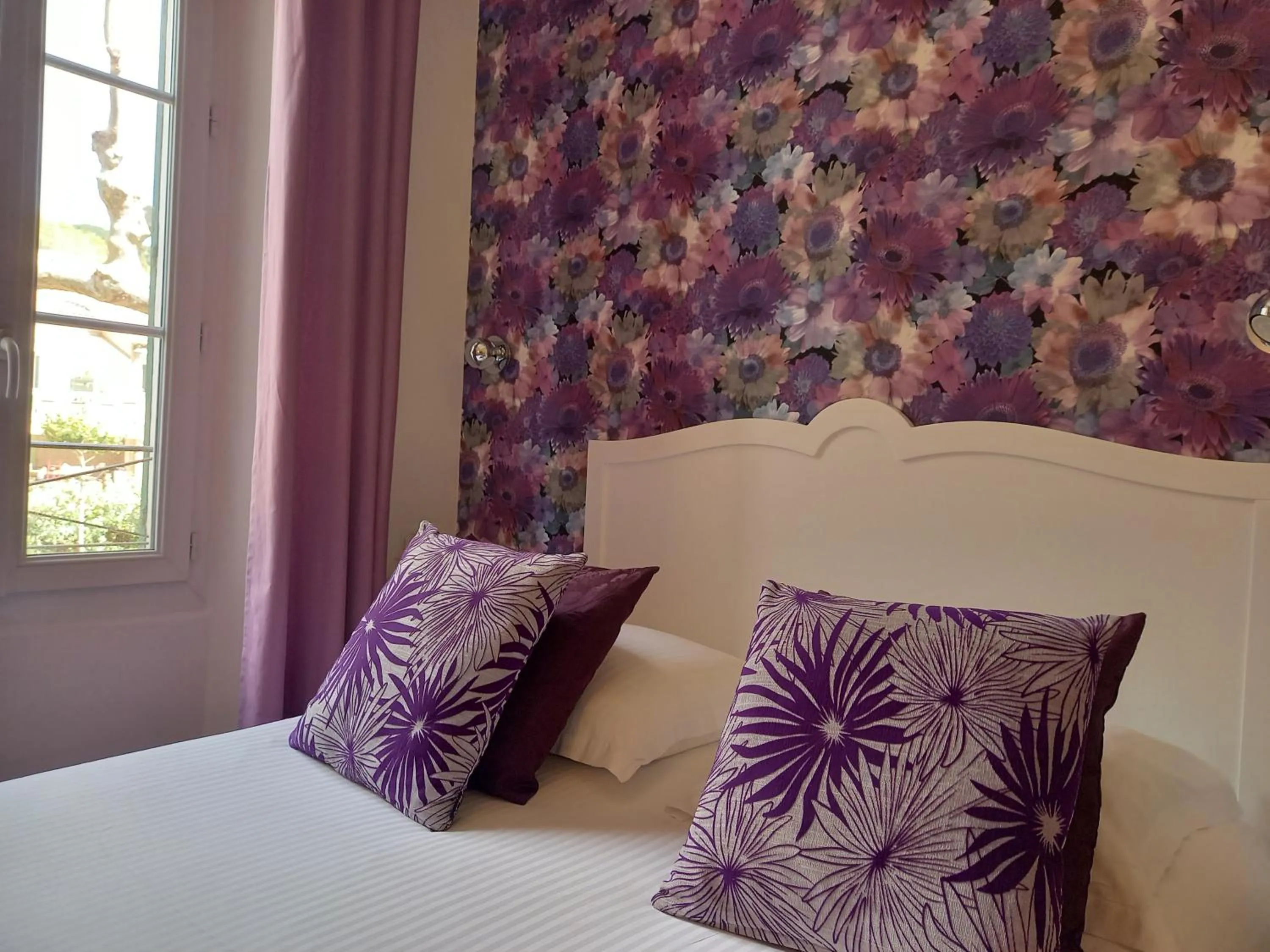 Photo of the whole room, Bed in Hôtel Restaurant Notre Dame