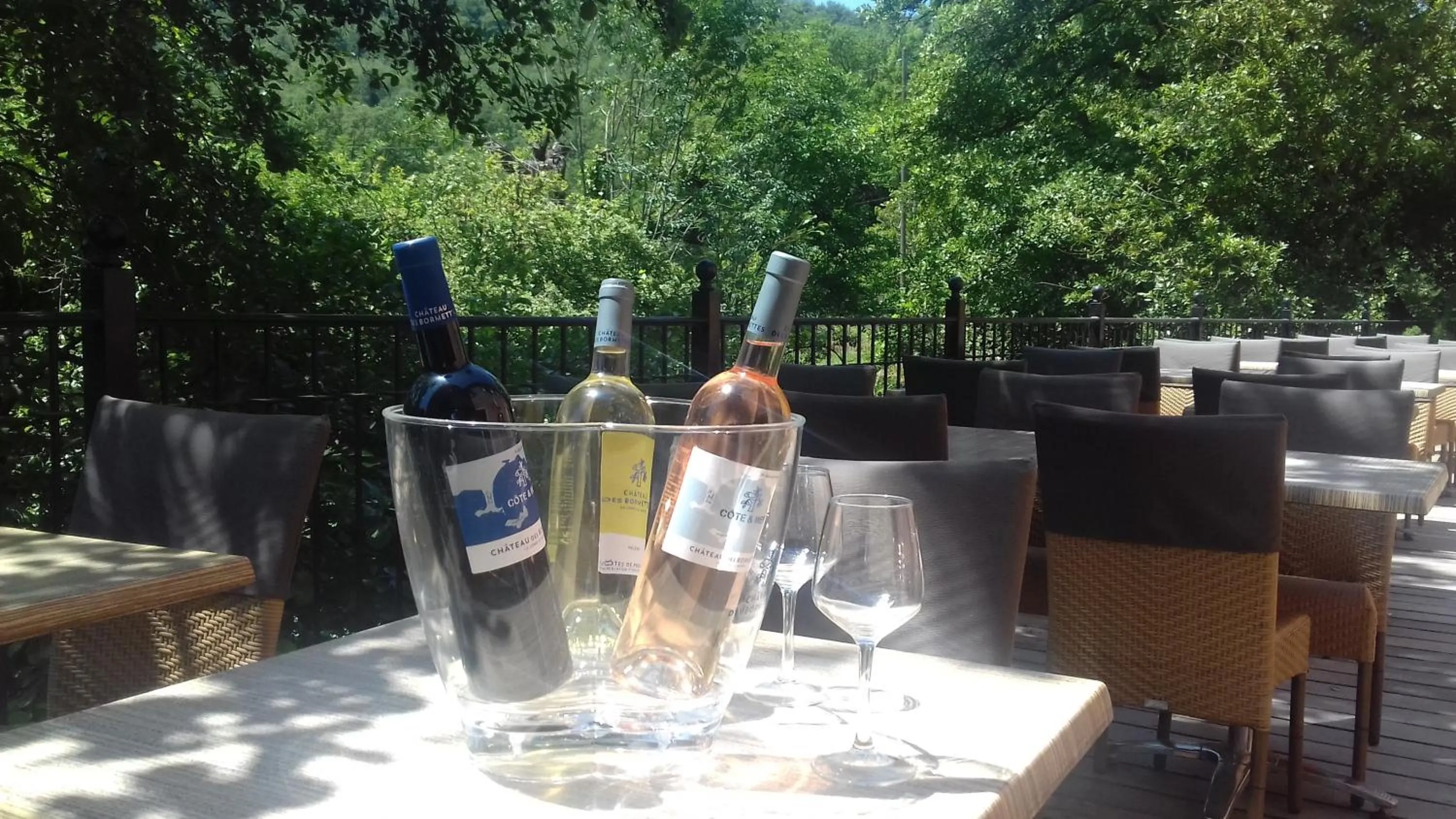 Patio in Hôtel Restaurant Notre Dame