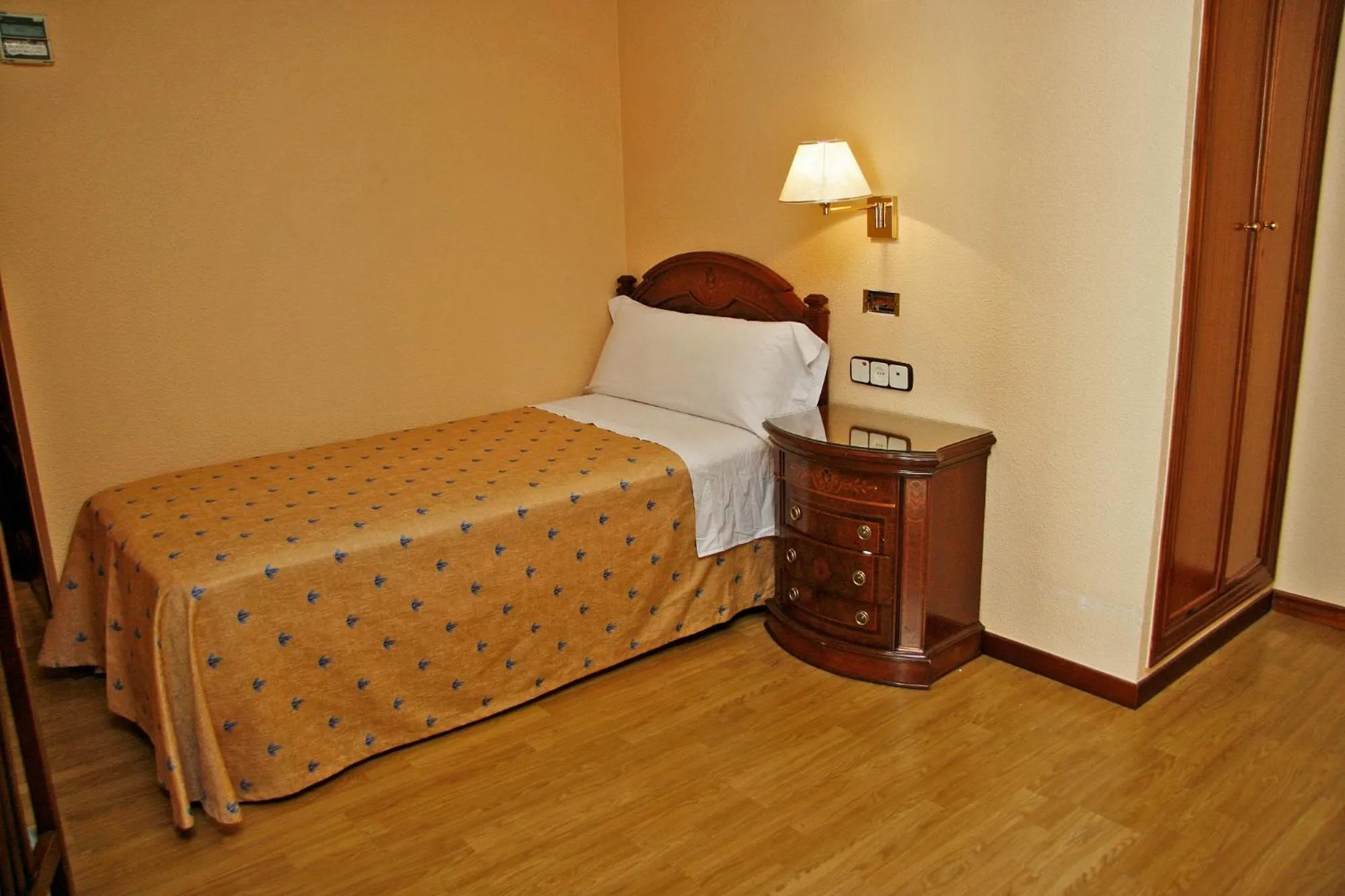 Photo of the whole room, Bed in Hostal Victoria I