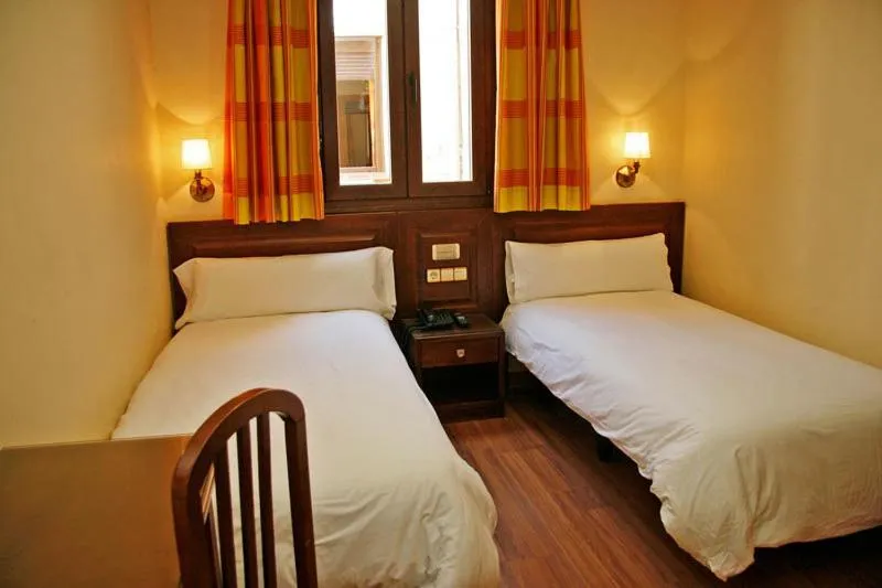 Bed in Hostal Victoria I