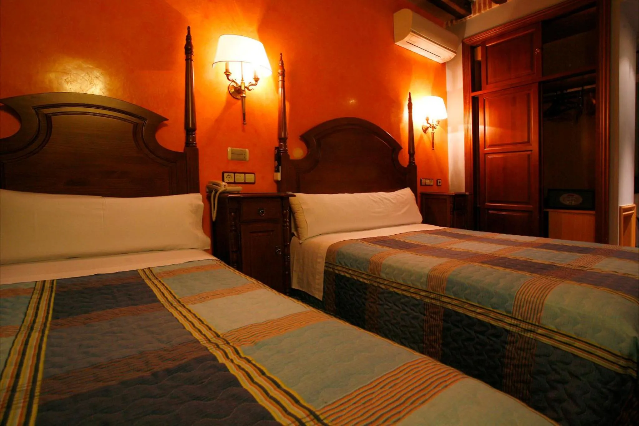 Photo of the whole room, Bed in Hostal Victoria I