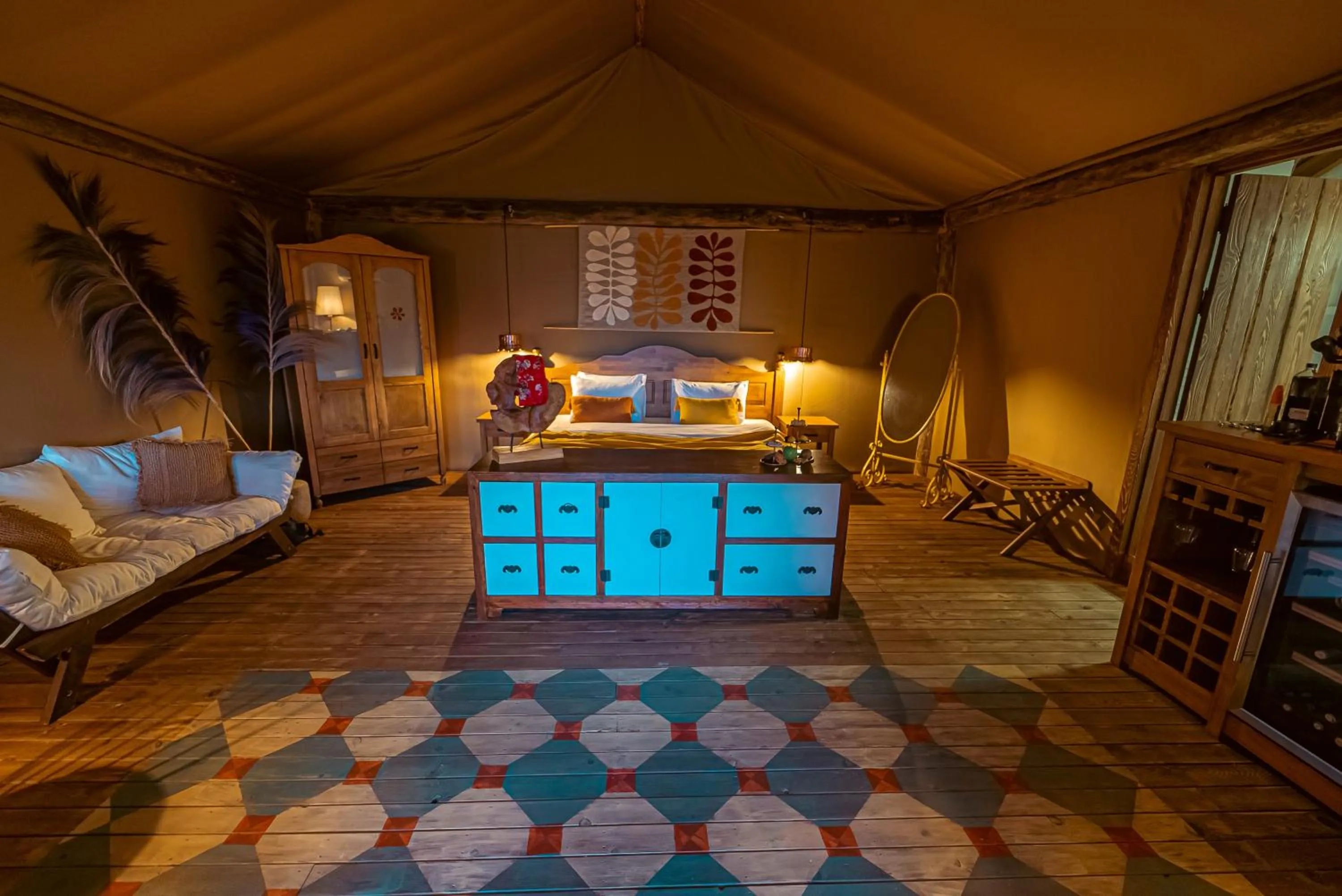 Photo of the whole room, Bed in Perdue Hotel