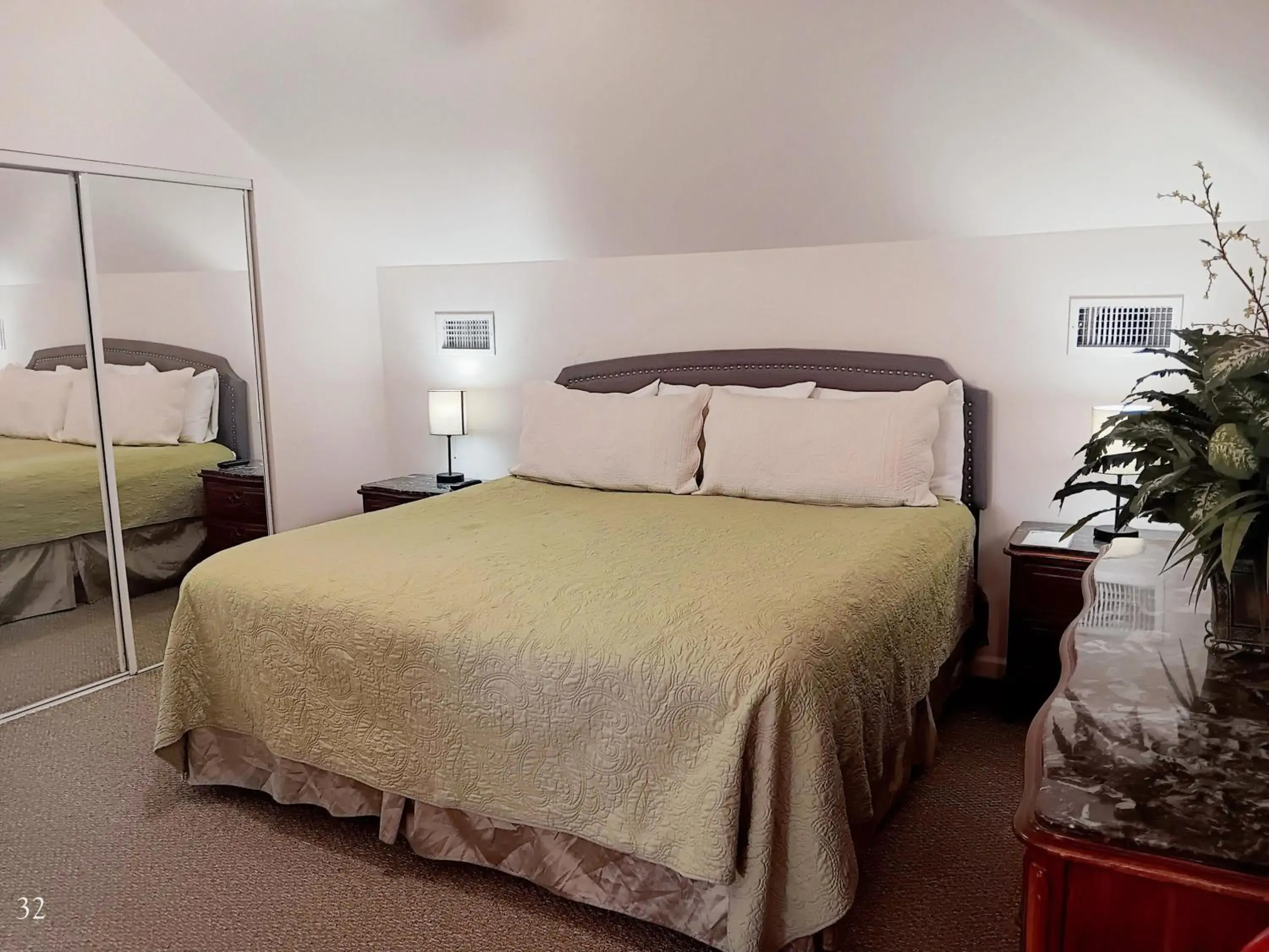 Bed in The Cozy Inn Bed in The Cozy Inn