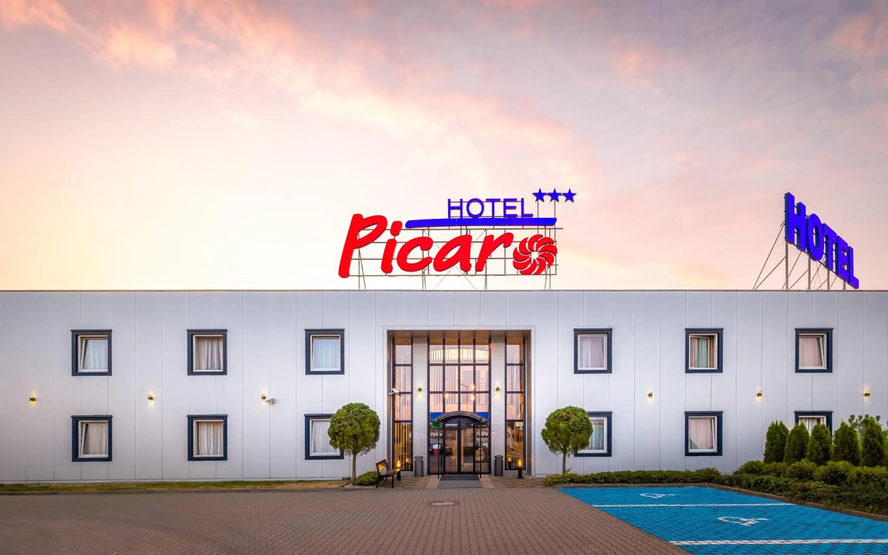 Facade/entrance in Hotel Picaro Żarska Wieś Północ A4 kierunek Niemcy Facade/entrance in Hotel Picaro Żarska Wieś Północ A4 kierunek Niemcy