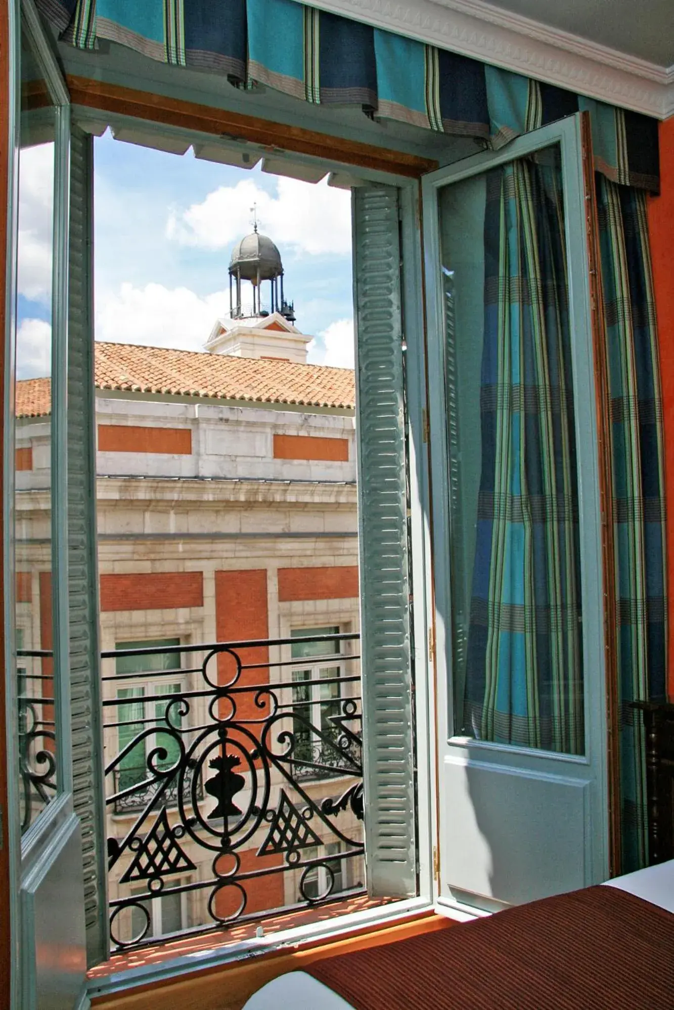 Double Room with Balcony in Hostal Victoria II Double Room with Balcony in Hostal Victoria II