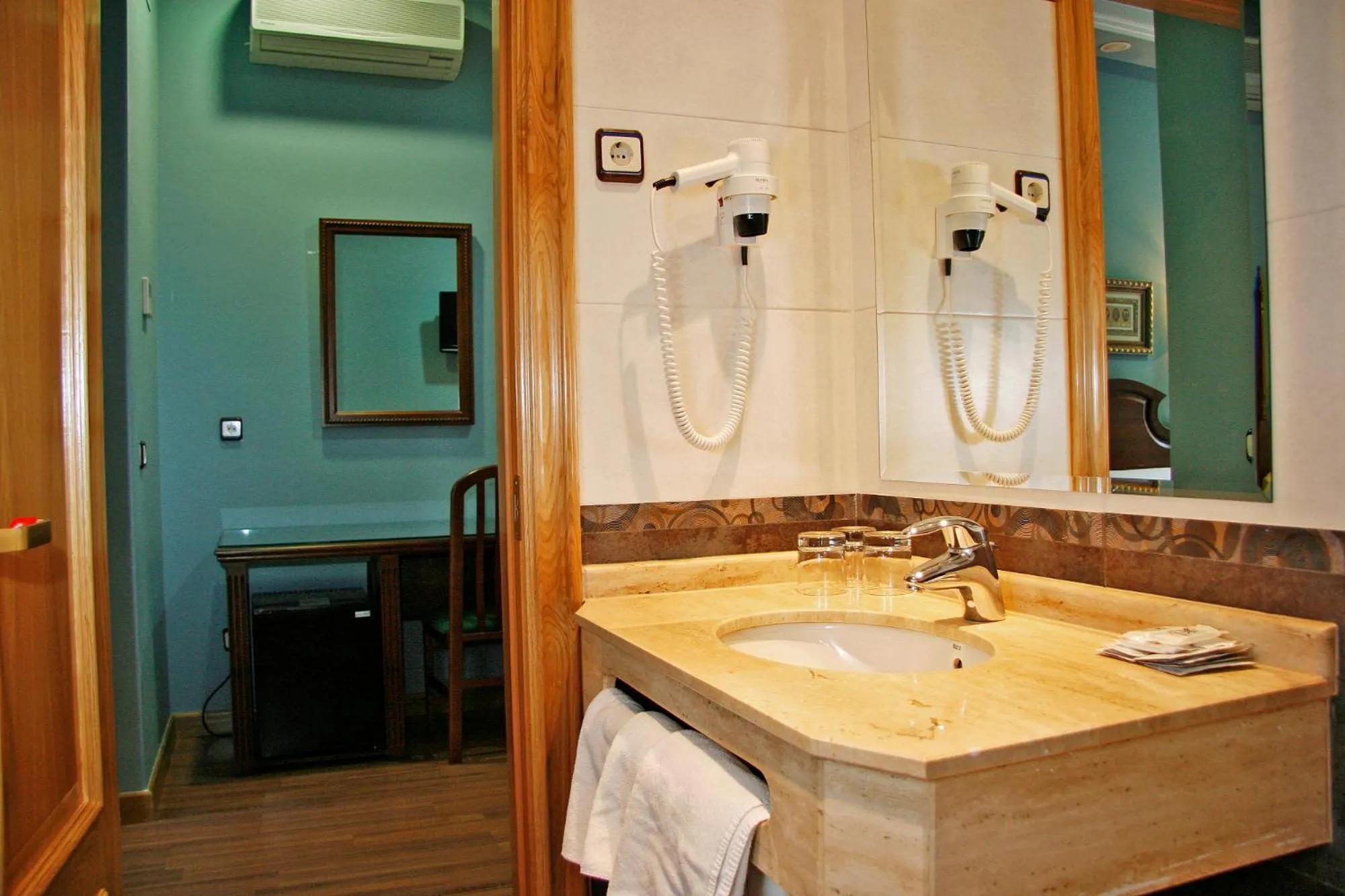 Bathroom in Hostal Victoria II