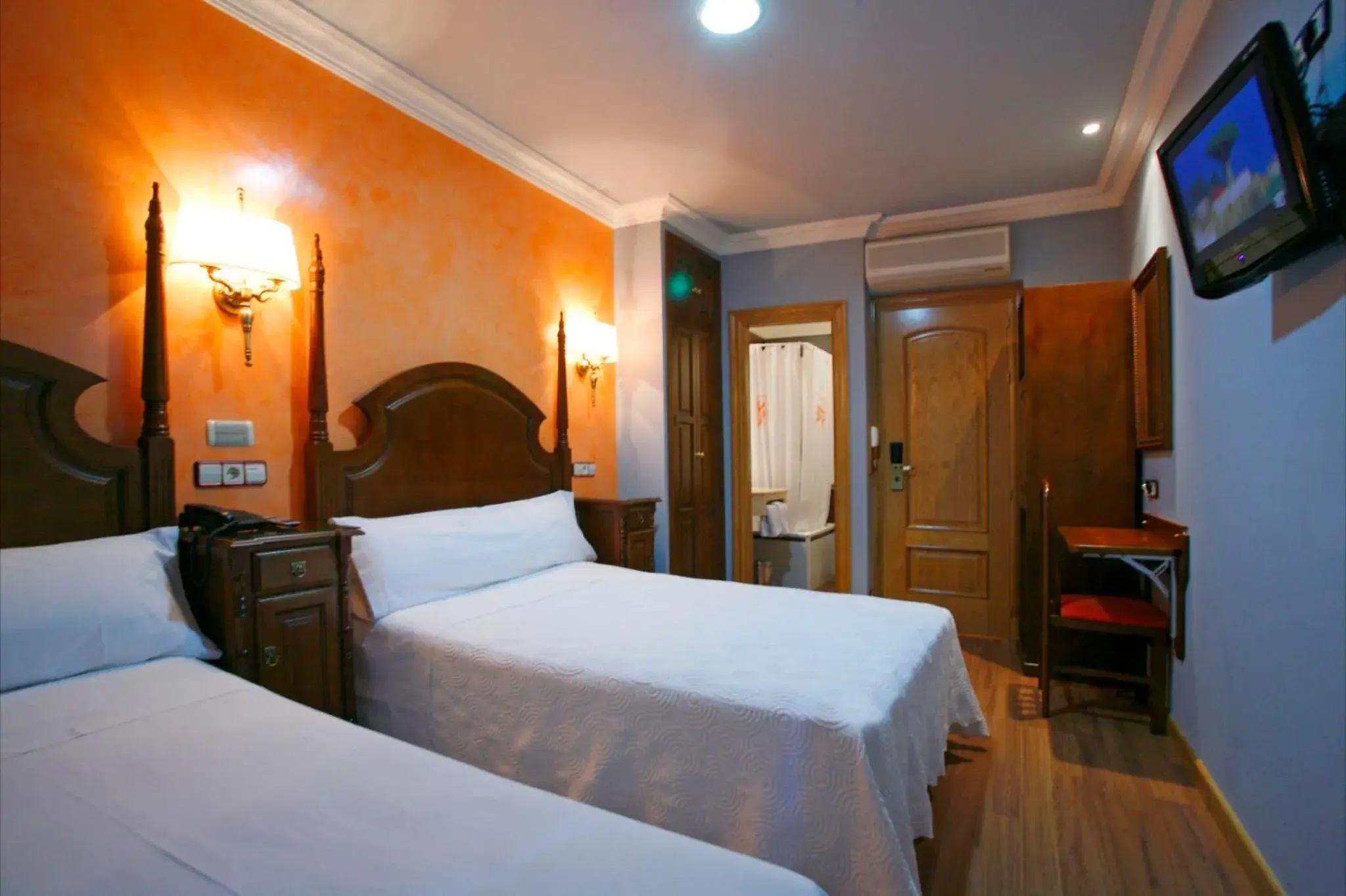 Double or Twin Room in Hostal Victoria II Double or Twin Room in Hostal Victoria II